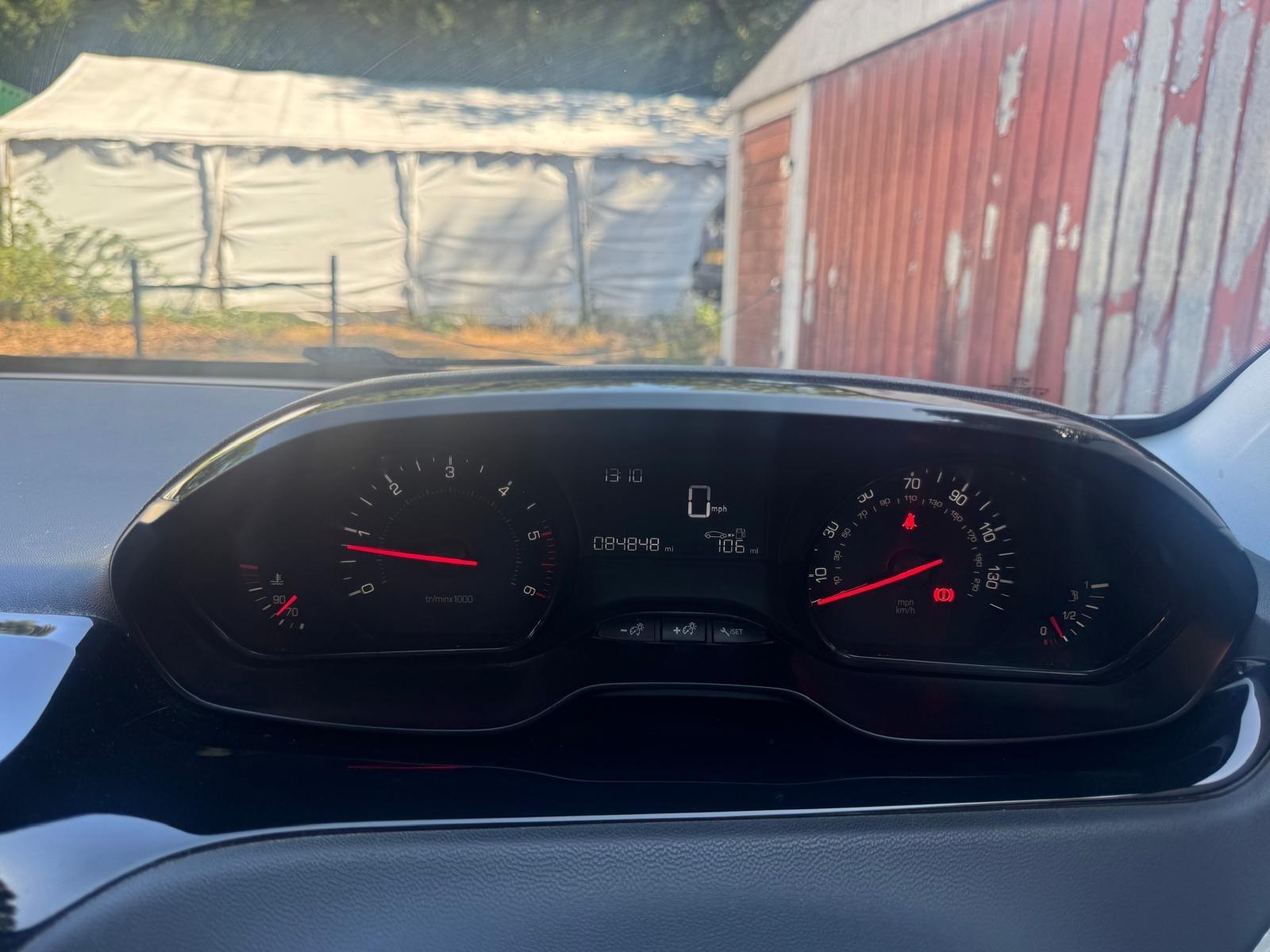 Peugeot 208 view 18