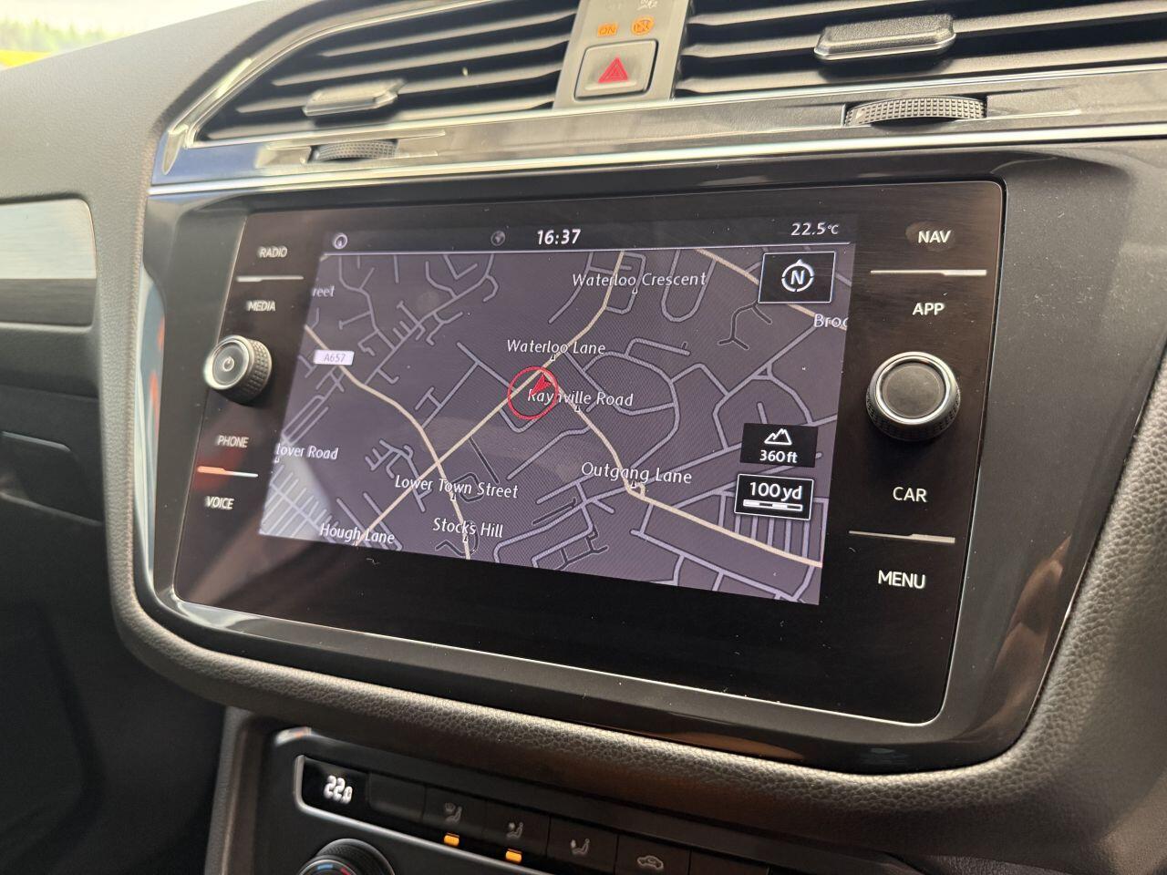 Volkswagen Tiguan Allspace view 16