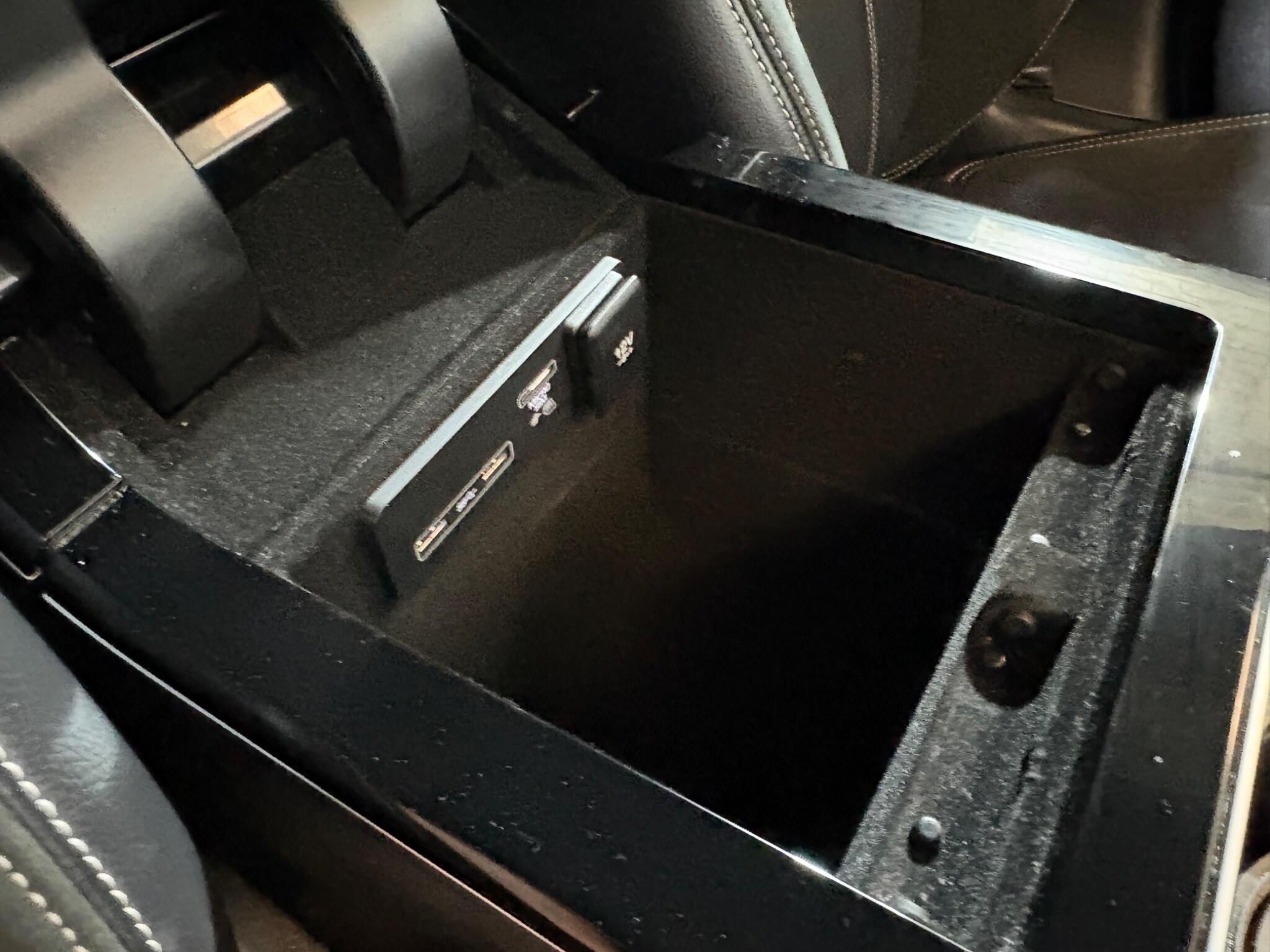 Land Rover Range Rover Velar view 25