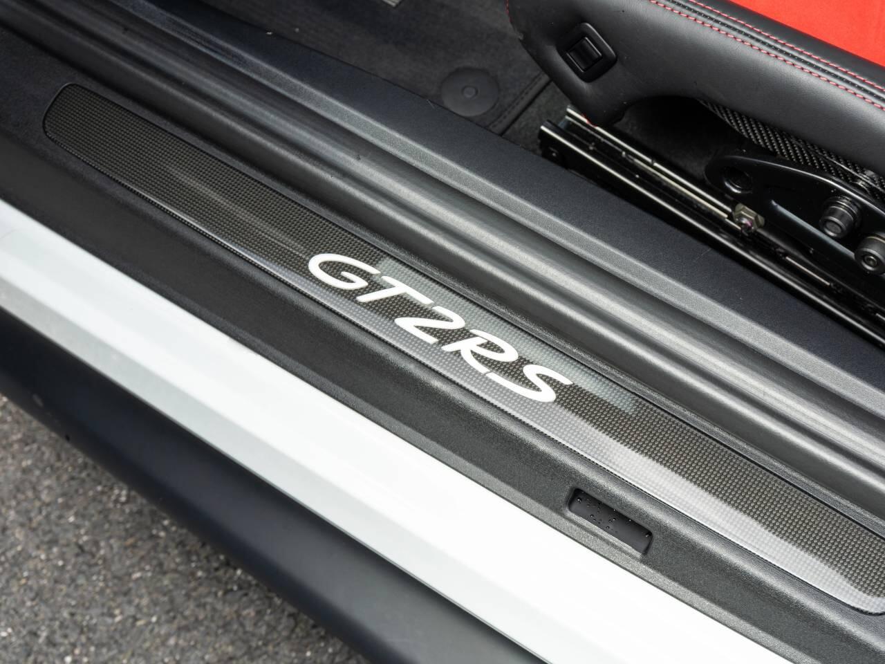 Porsche 911 view 47