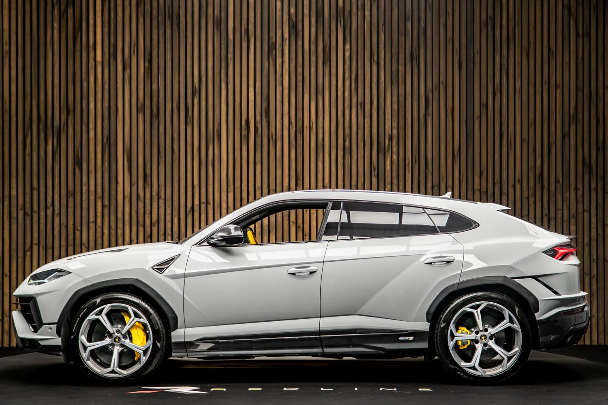 Lamborghini Urus view 7