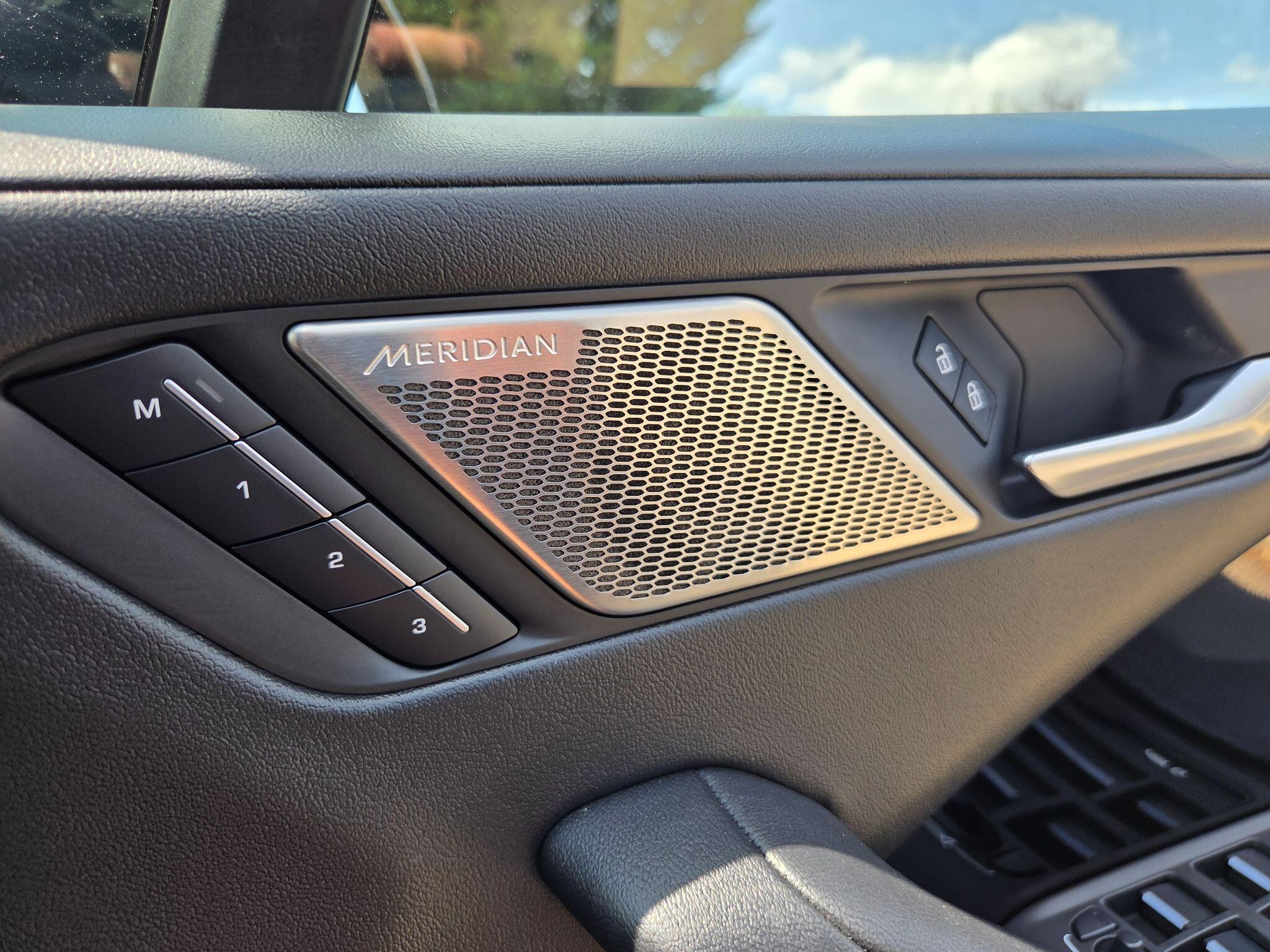 Jaguar I-Pace view 12