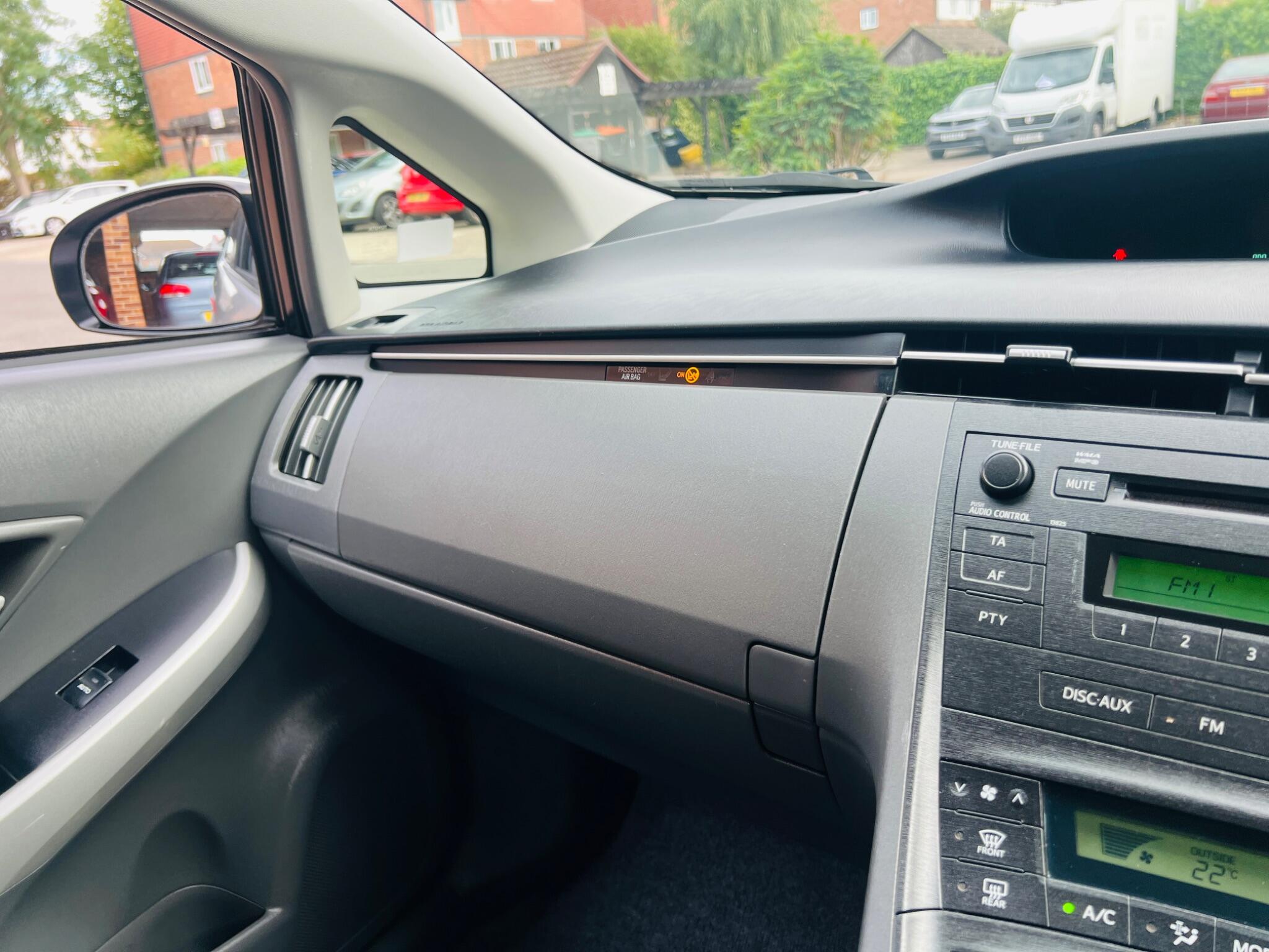 Toyota Prius view 64