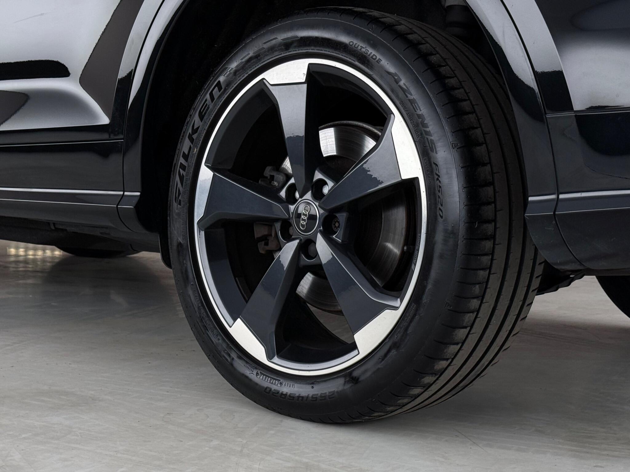 Audi Q5 view 9