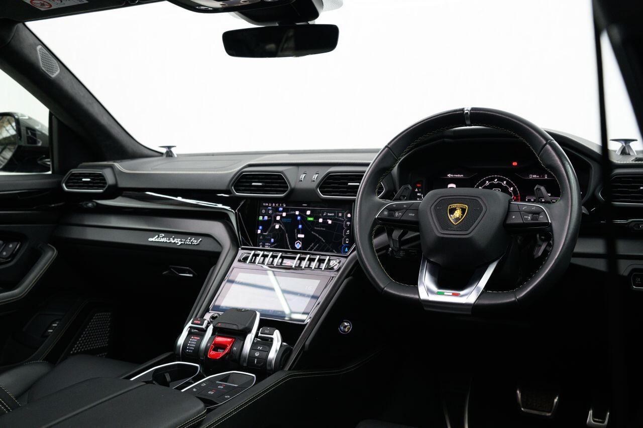 Lamborghini Urus view 26