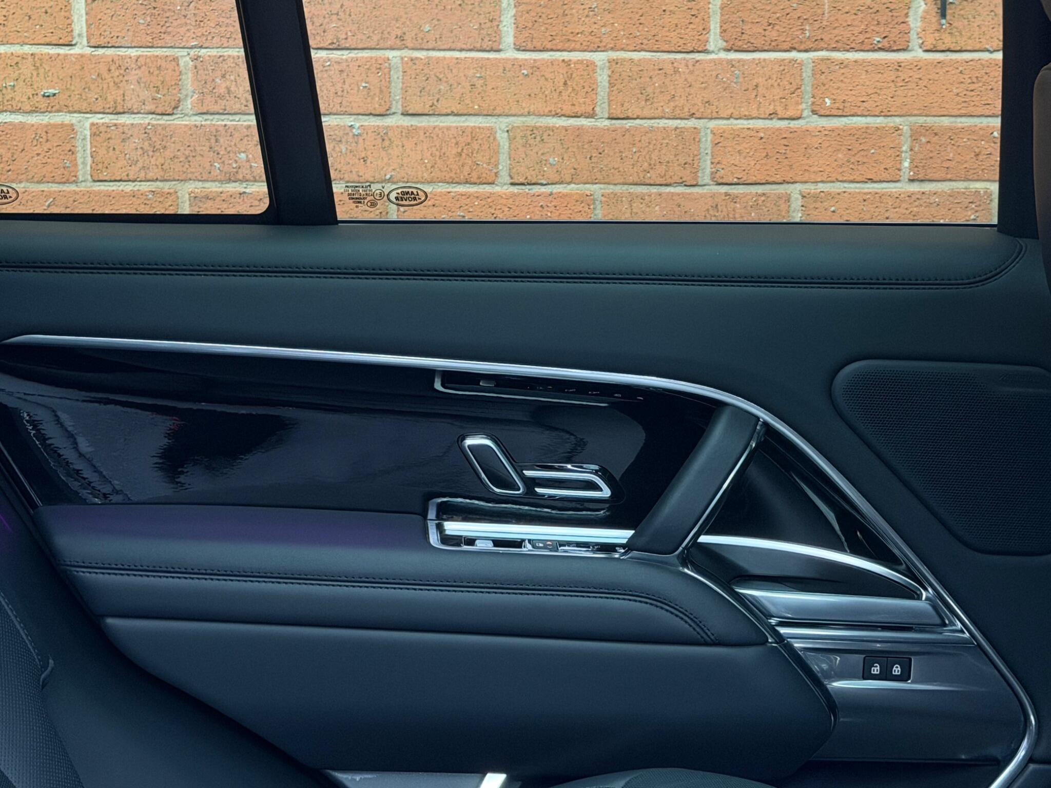 Land Rover Range Rover view 85