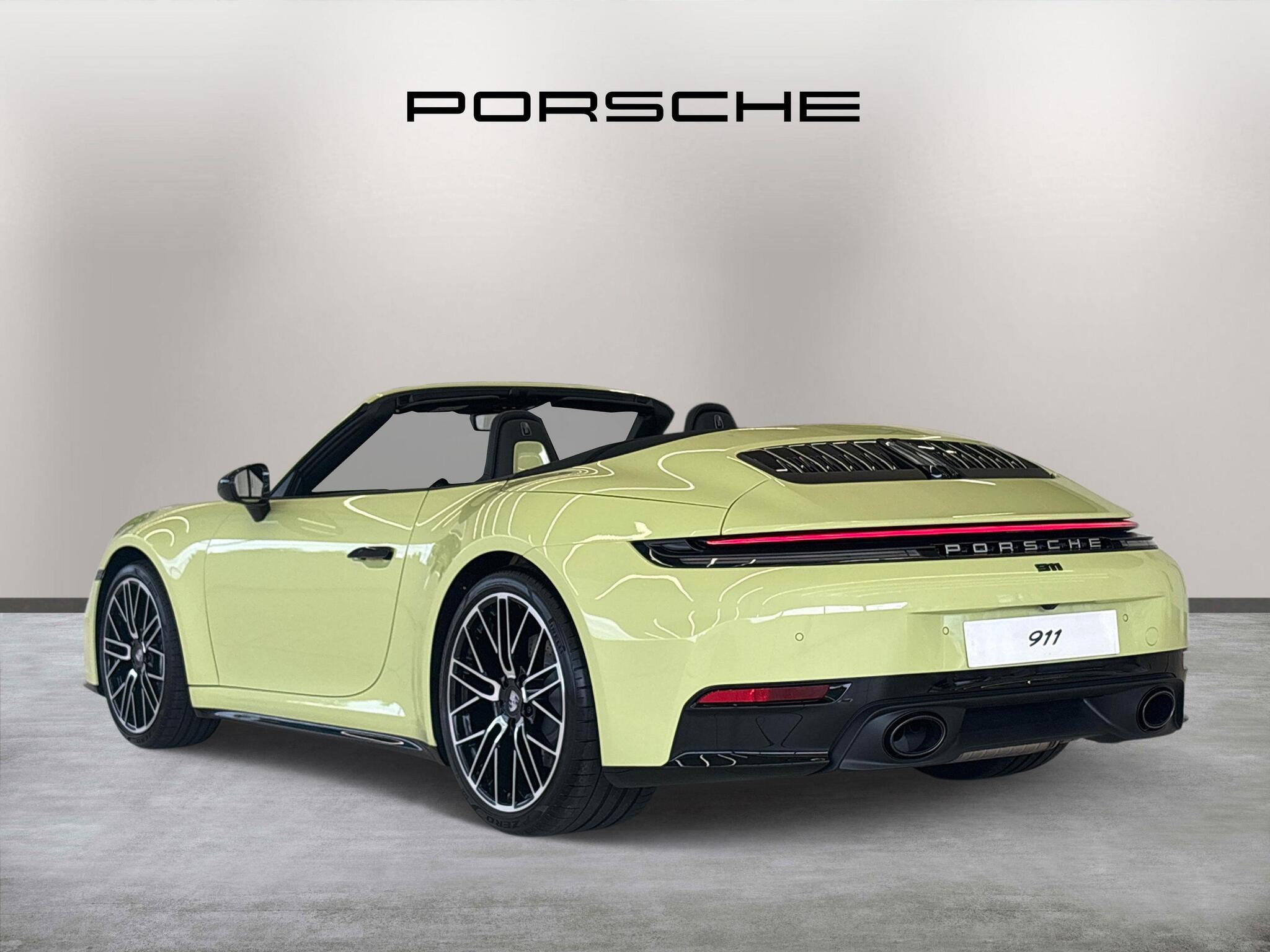Porsche 911 view 10