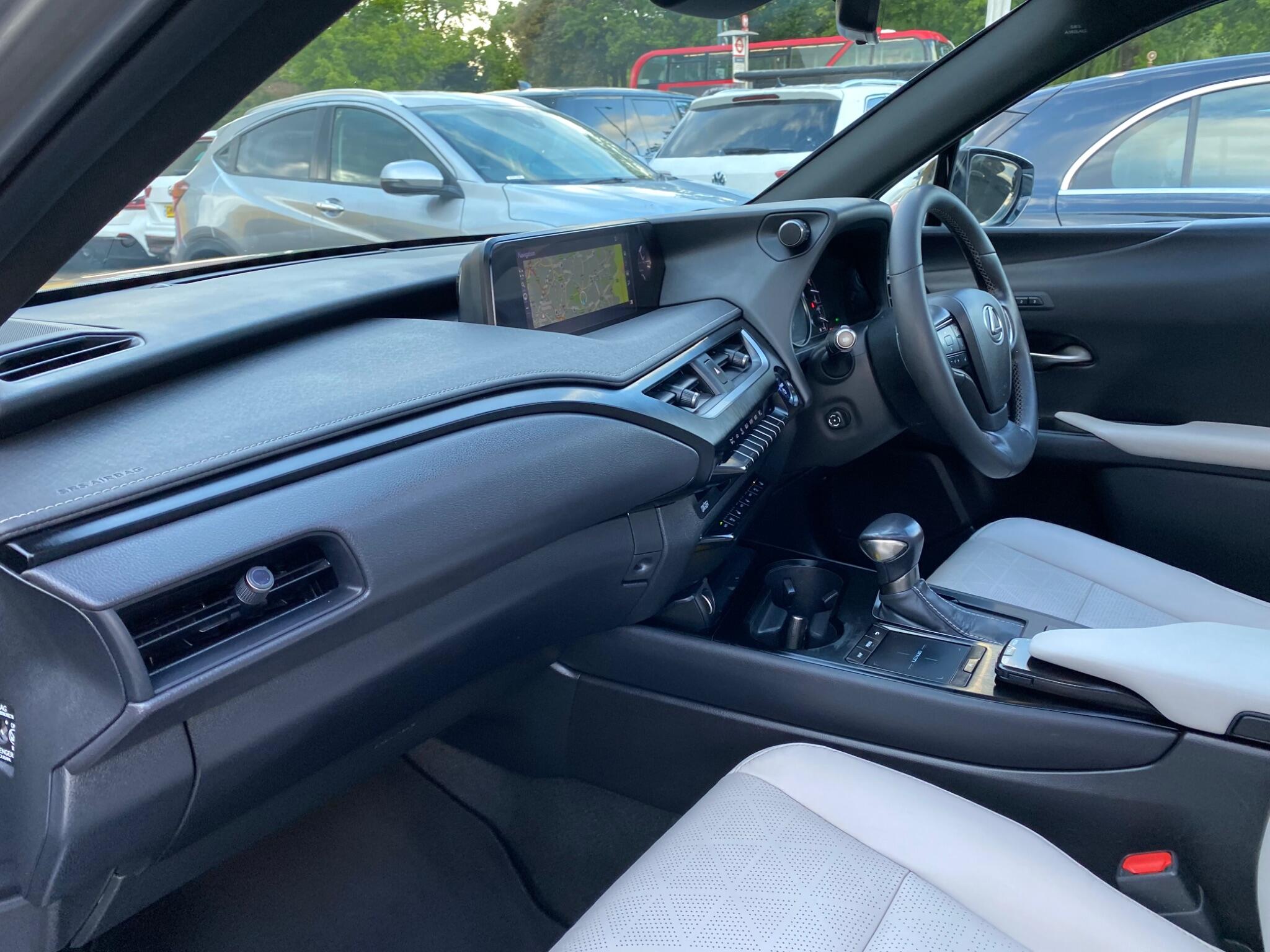 Lexus Ux view 39