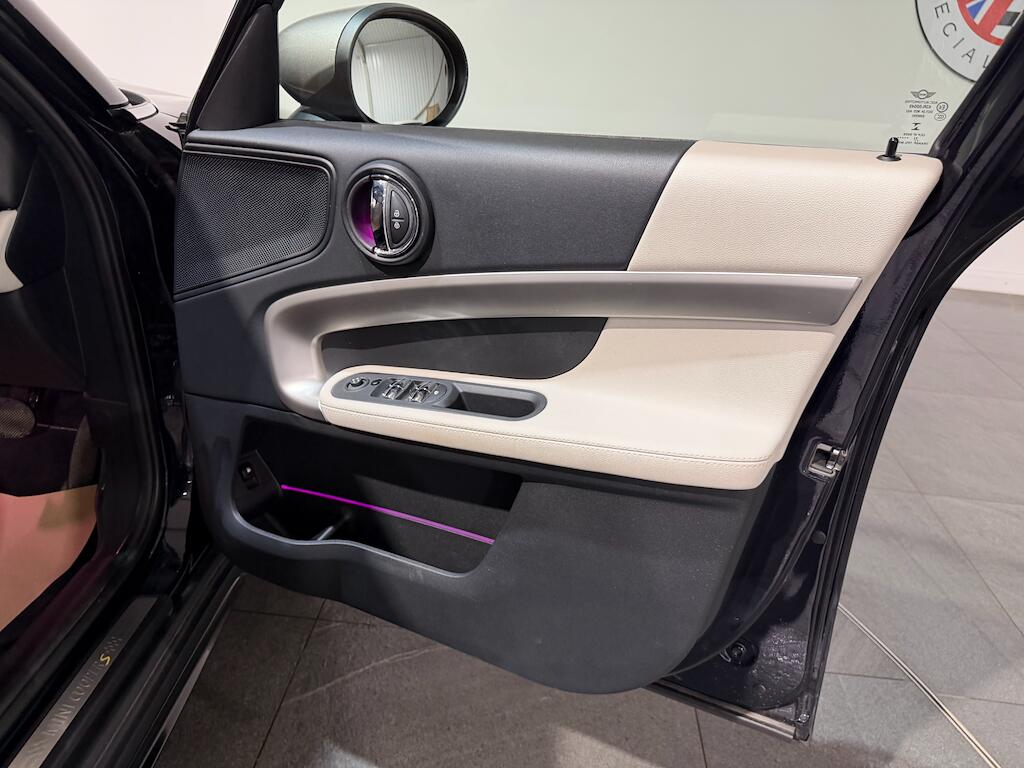 Mini Countryman view 16