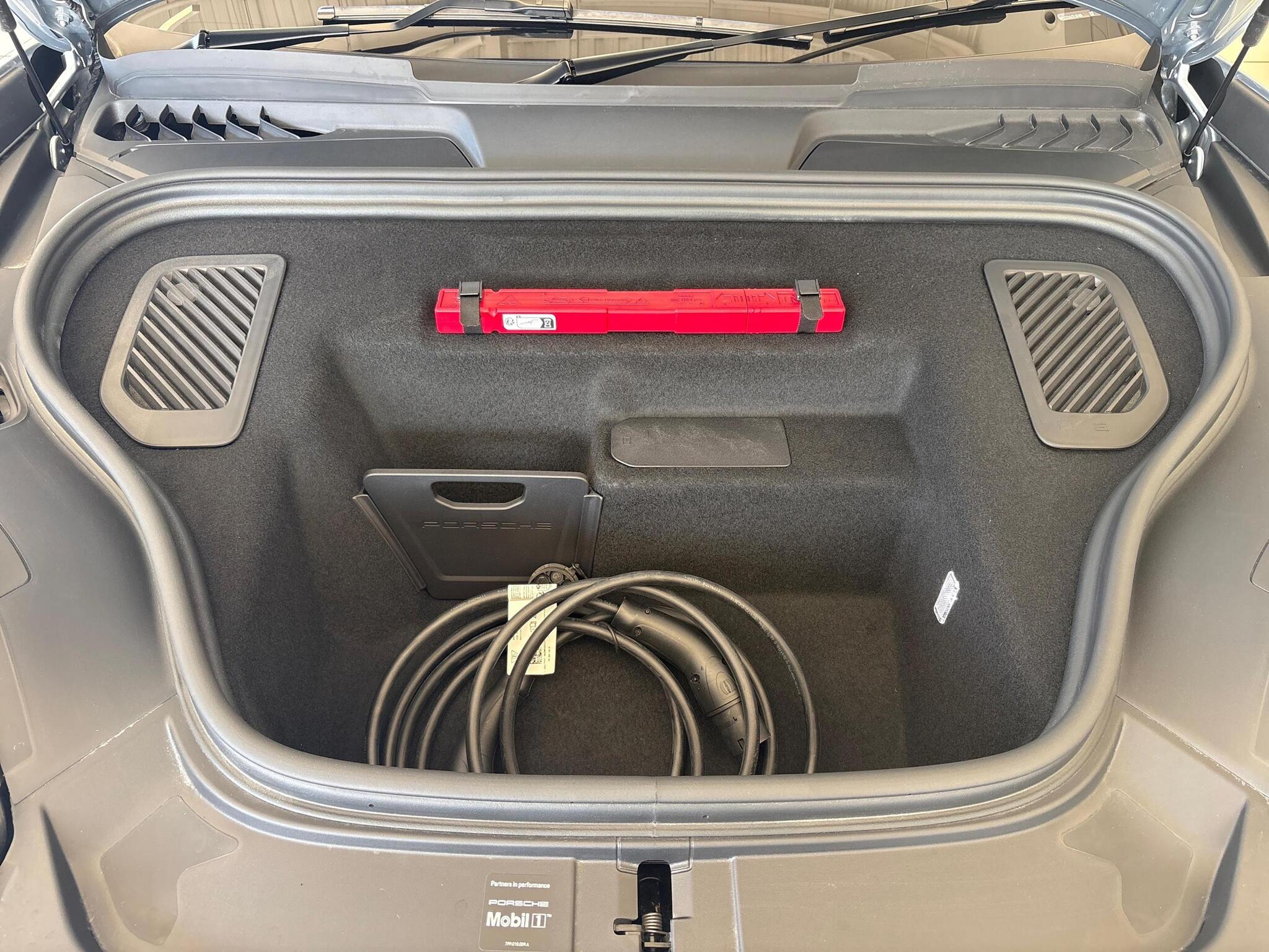 Porsche Macan view 19