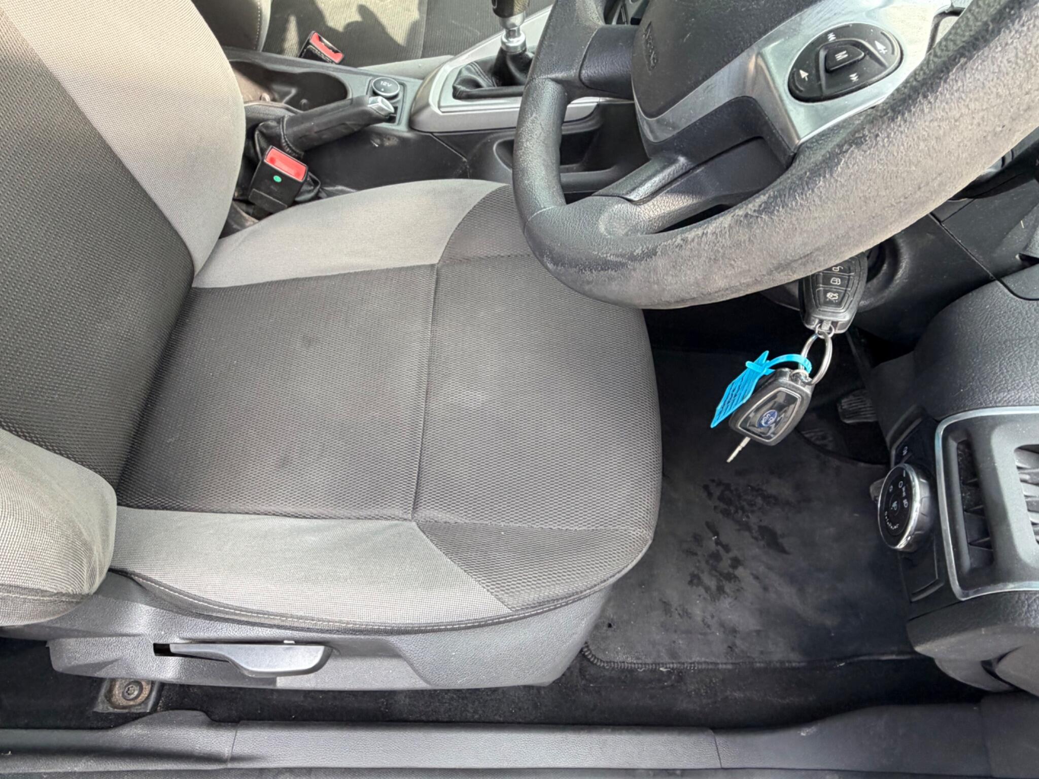 Ford Focus view 13