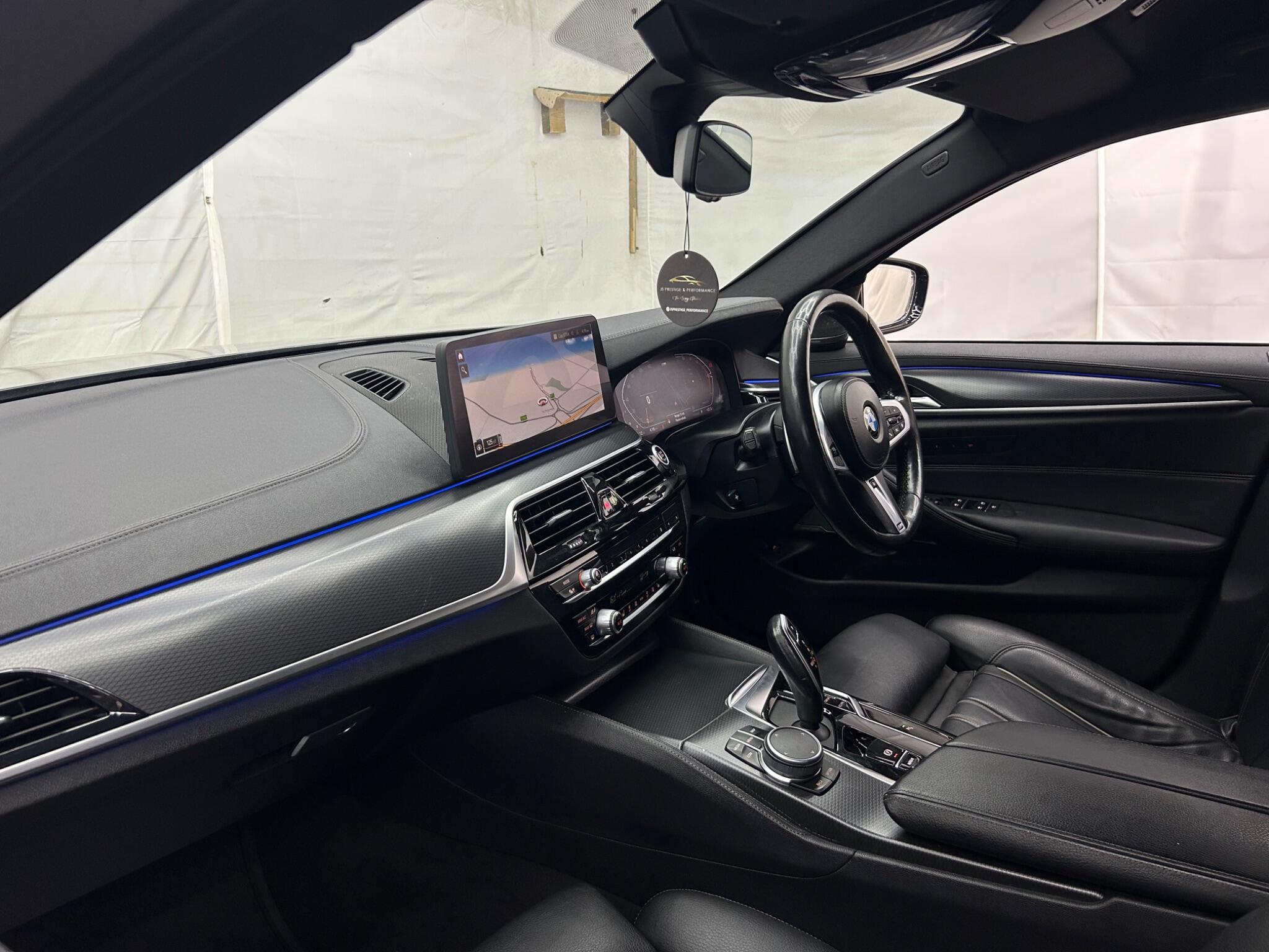 BMW 5 Series view 17