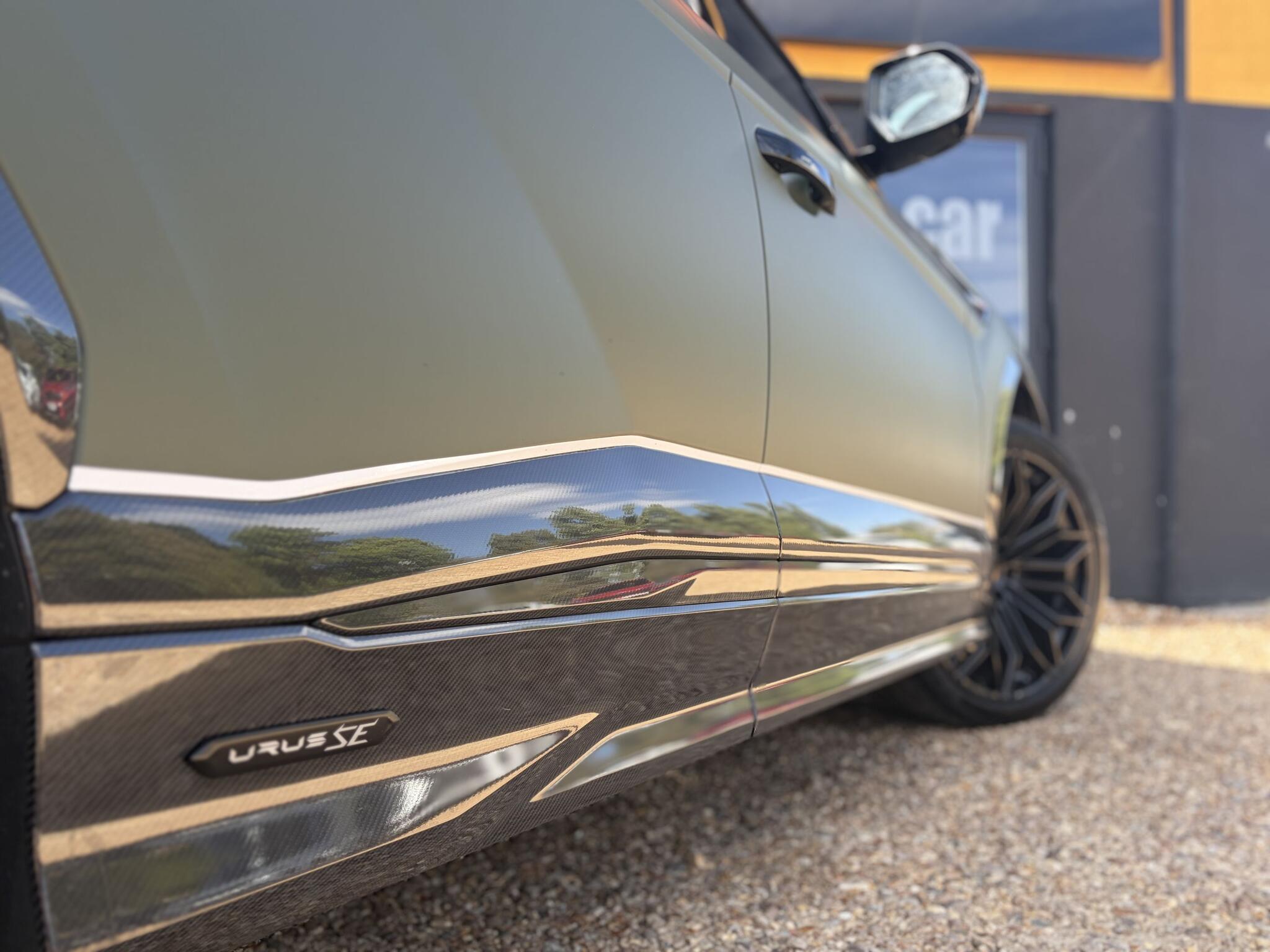 Lamborghini Urus view 16