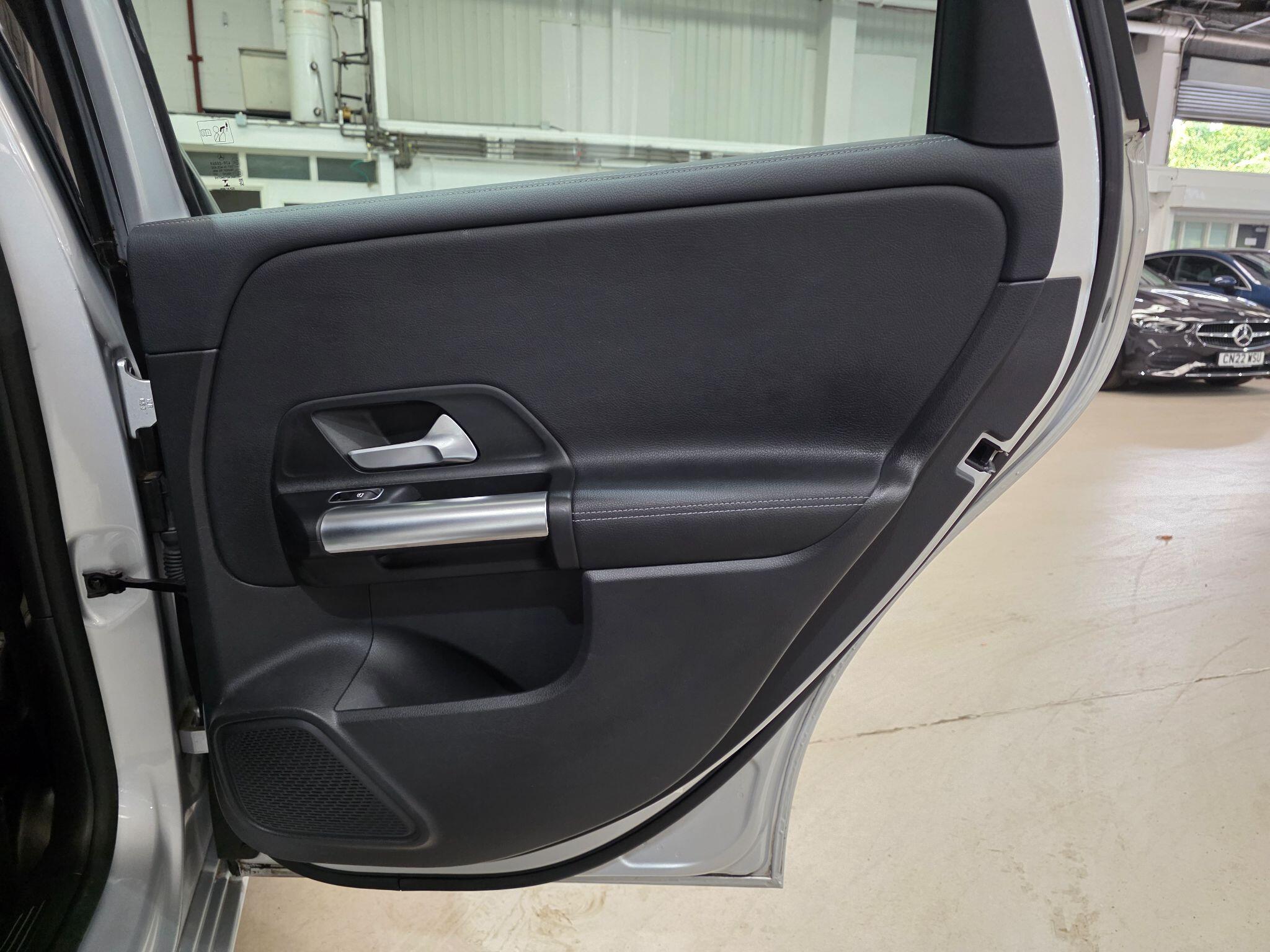 Mercedes-Benz B Class view 22