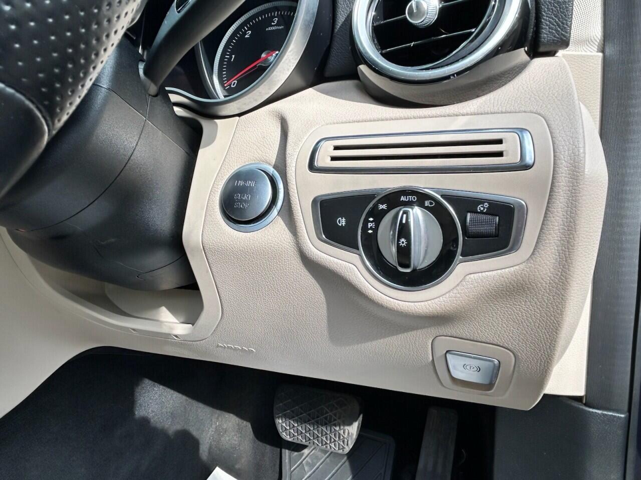 Mercedes-Benz C-Class view 23