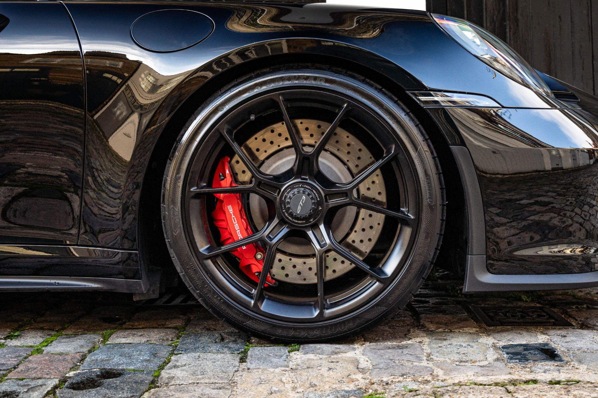 Porsche 911 view 30