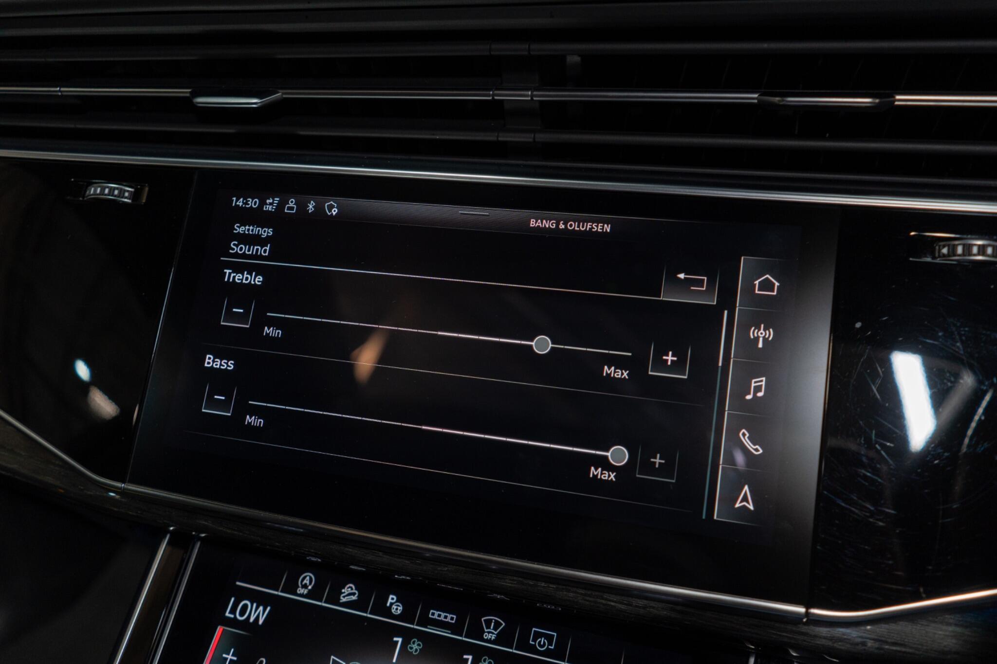 Audi SQ7 view 25