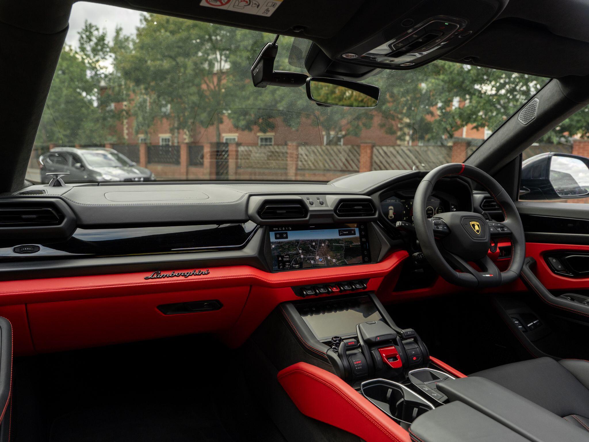 Lamborghini Urus view 40