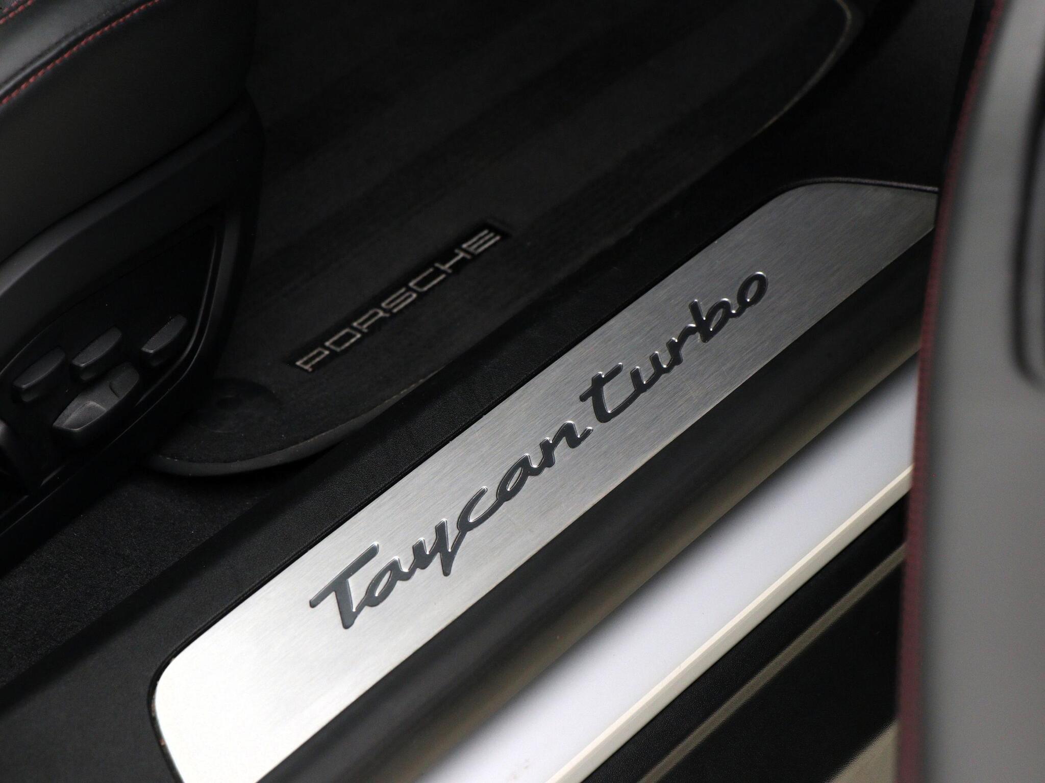 Porsche Taycan view 41