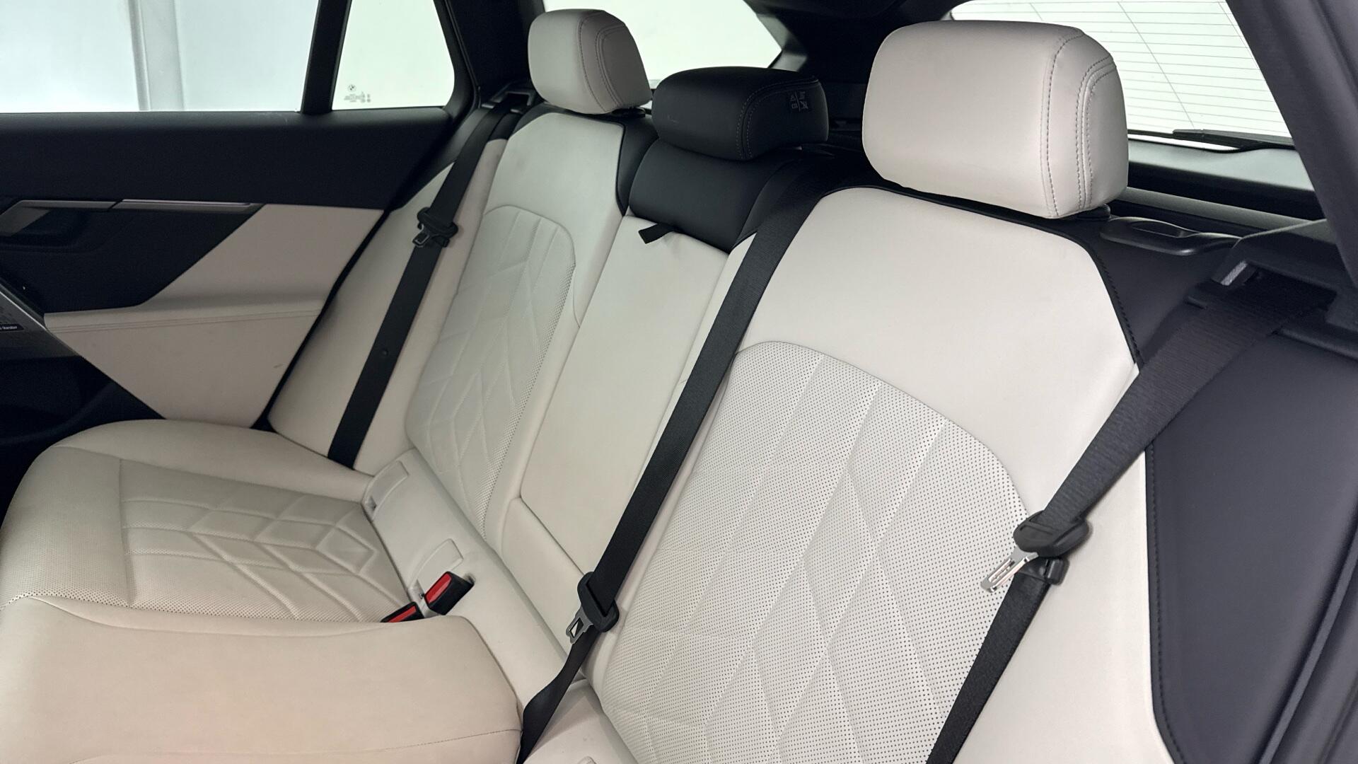 BMW 5 Series view 12
