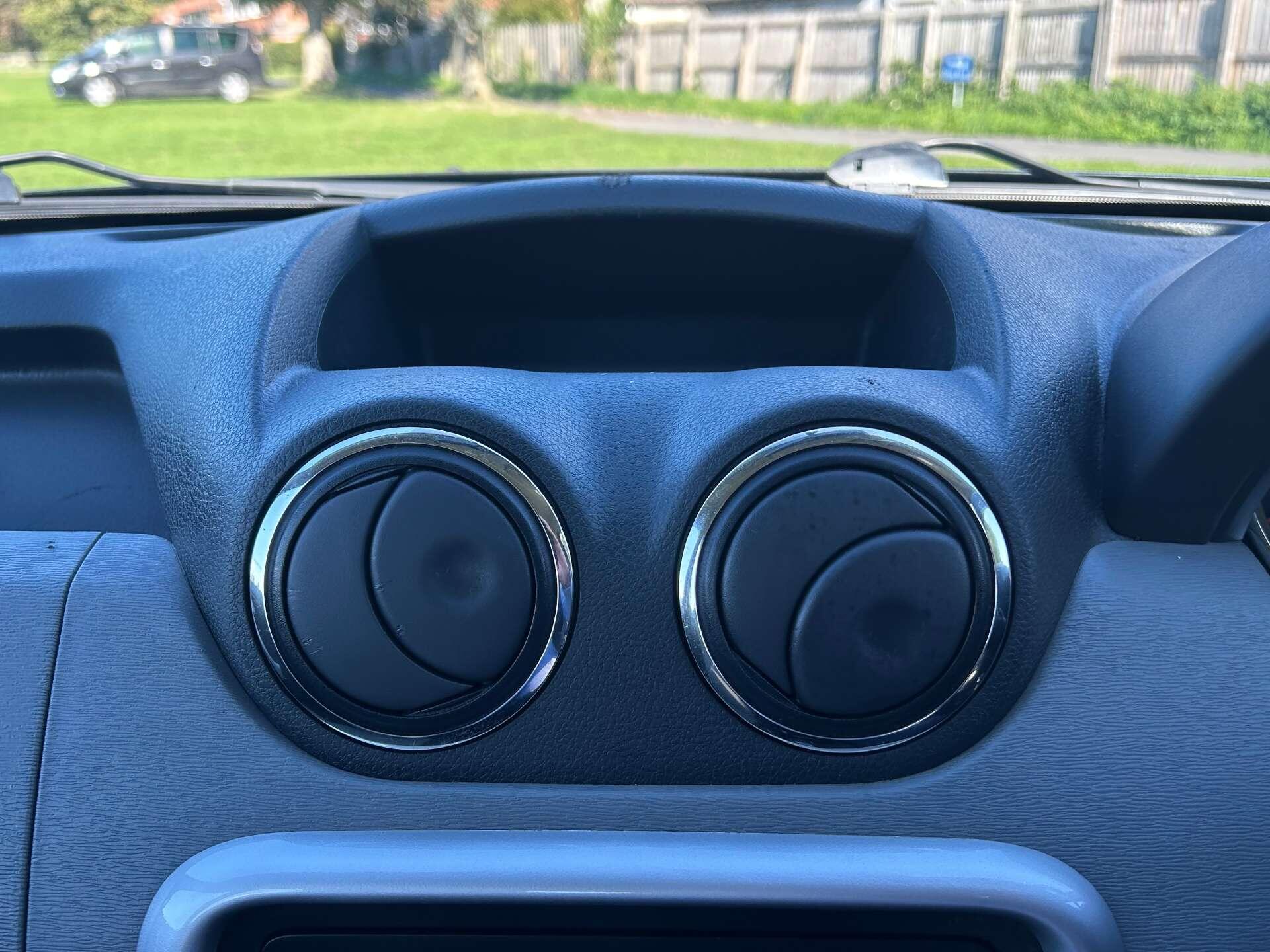 Dacia Duster view 25