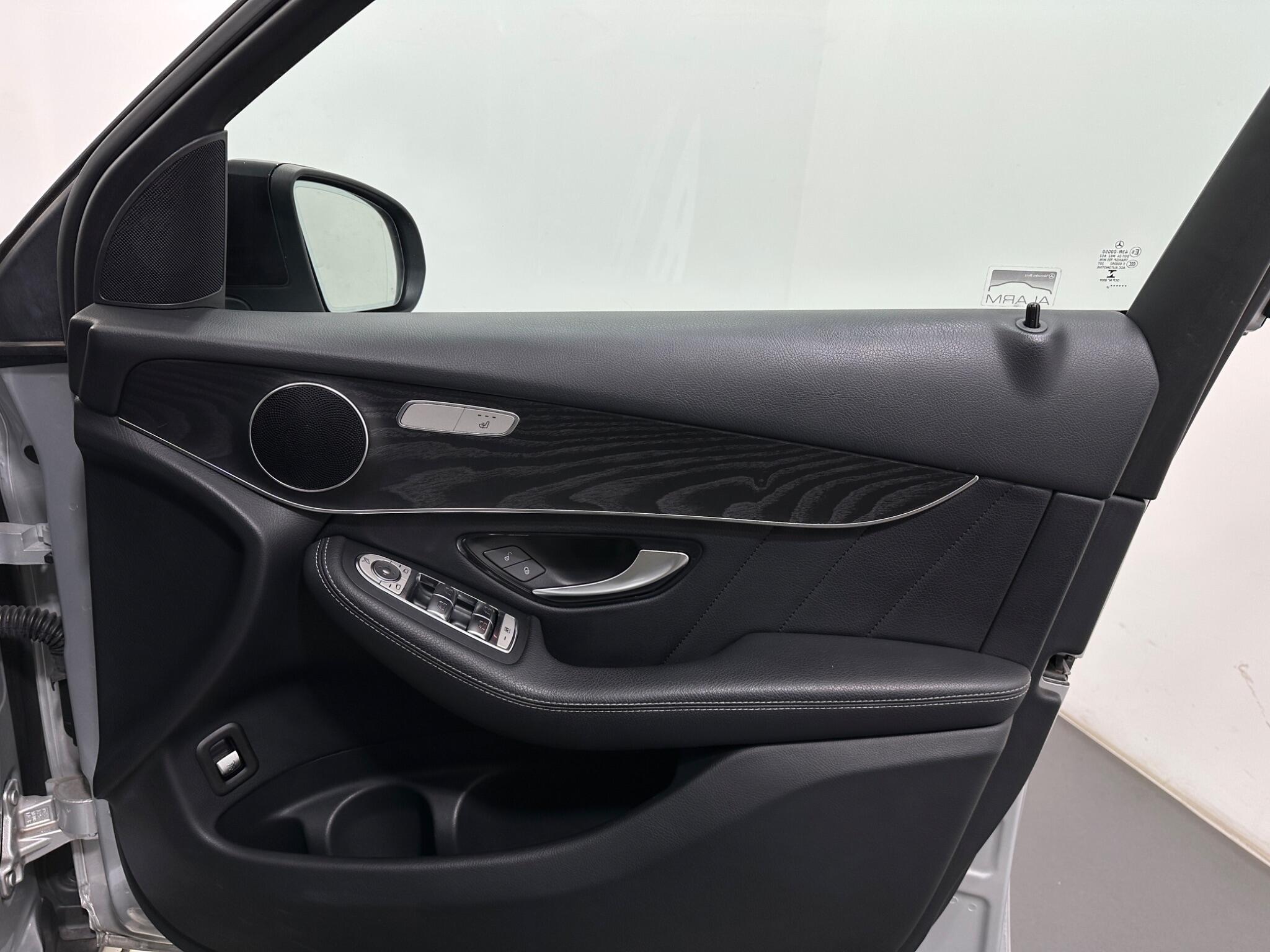 Mercedes-Benz GLC view 35