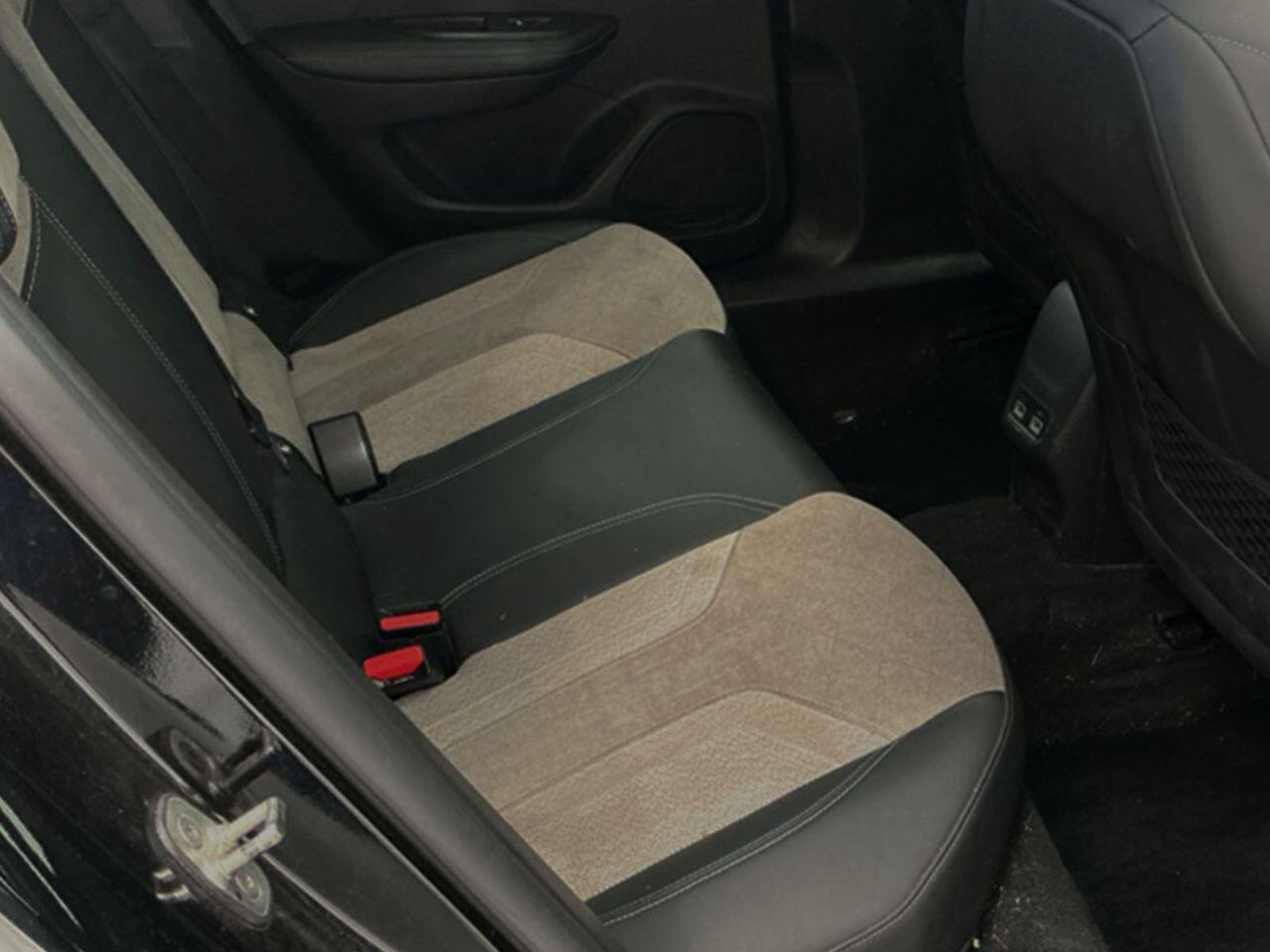 Peugeot e-2008 view 8