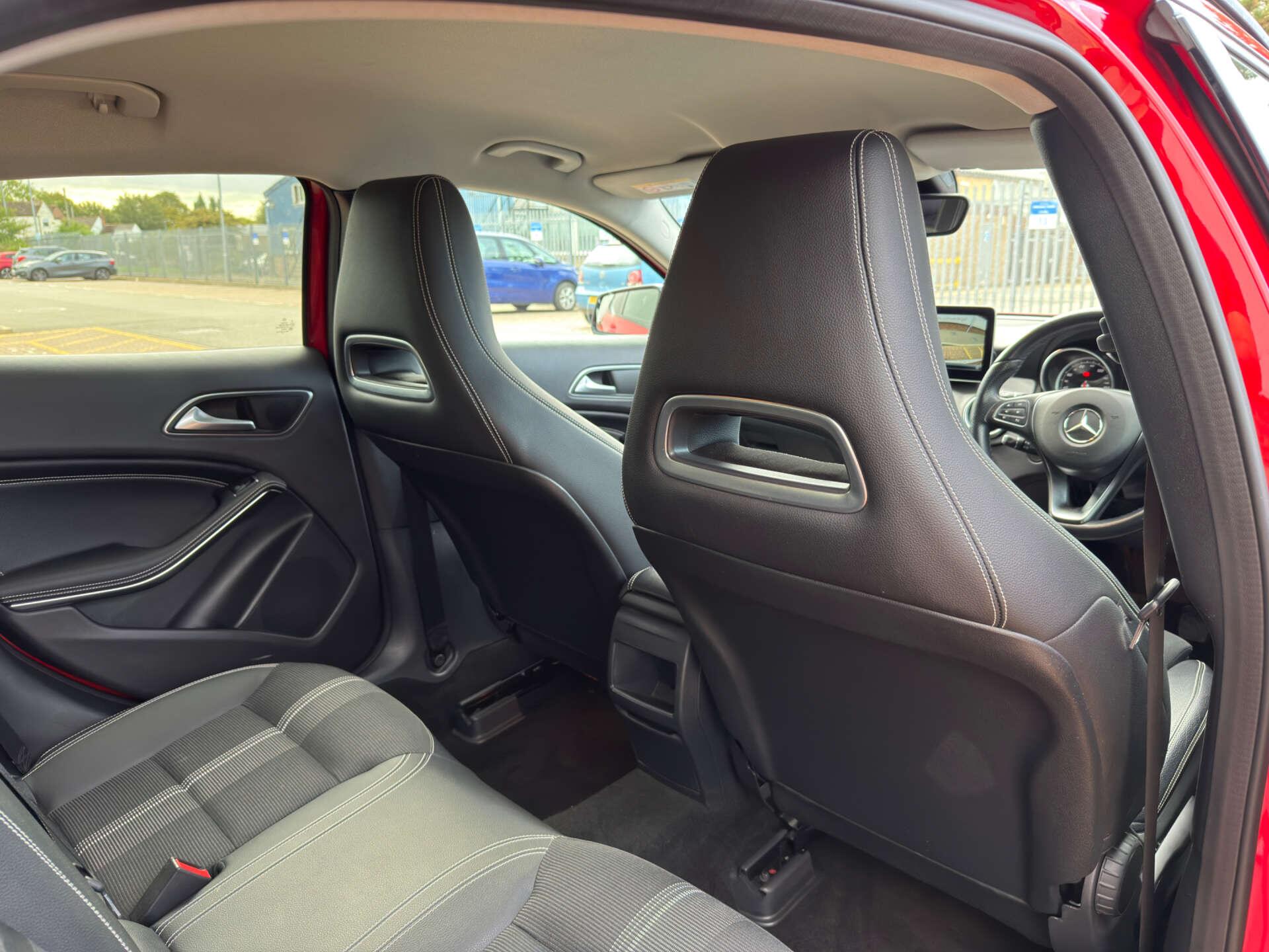 Mercedes-Benz GLA view 22