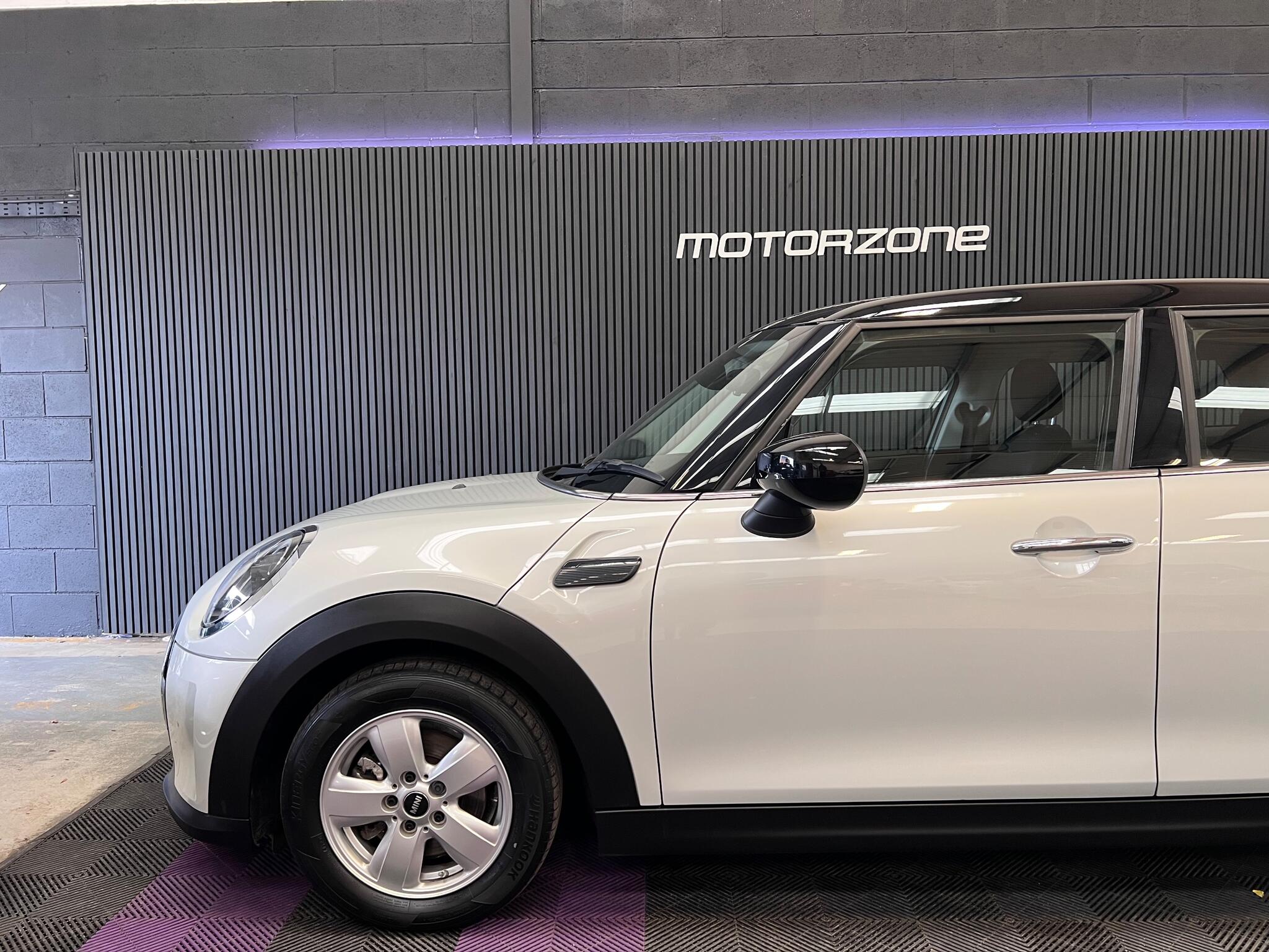 Mini Hatch view 16
