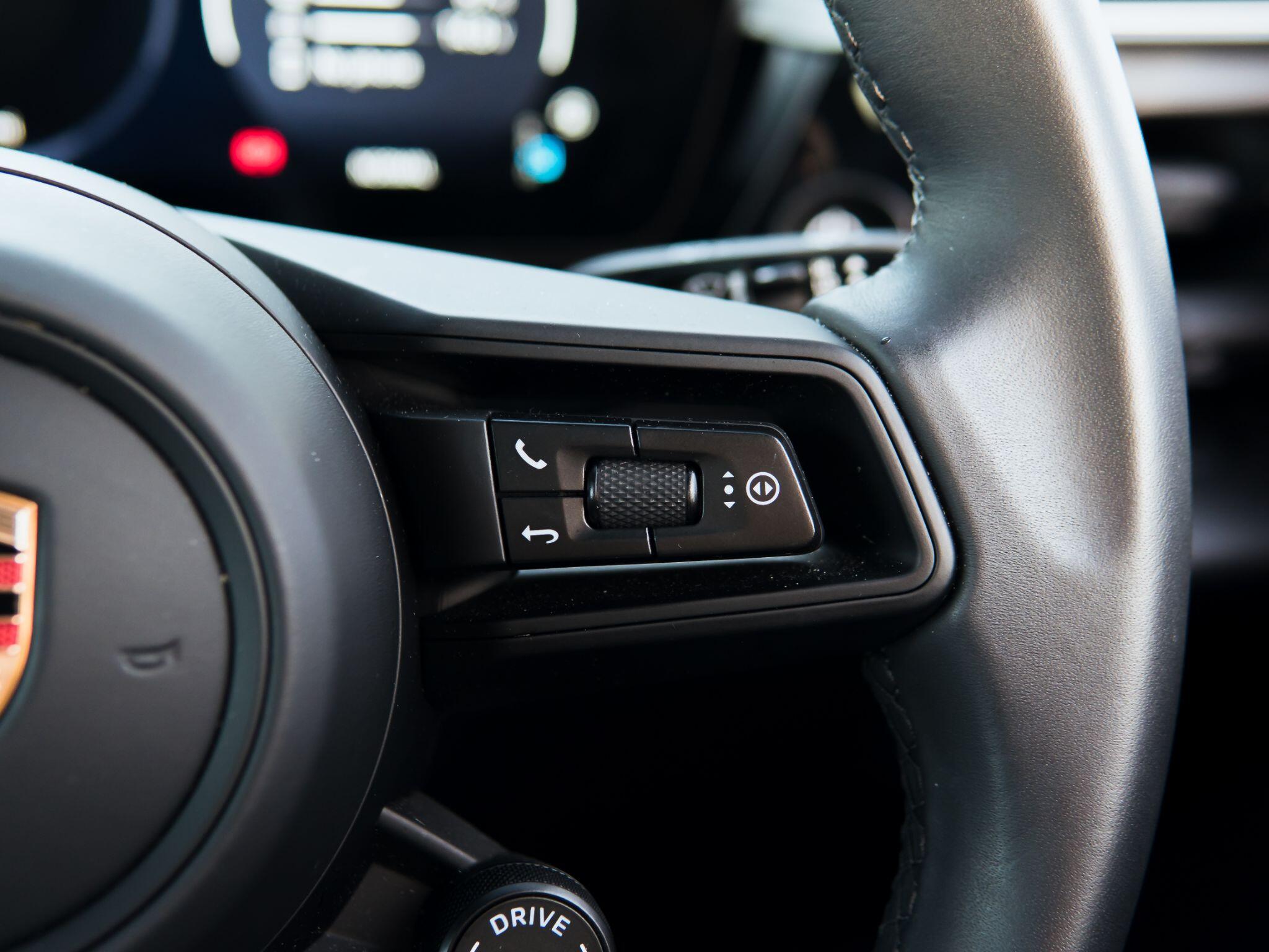 Porsche Macan view 18