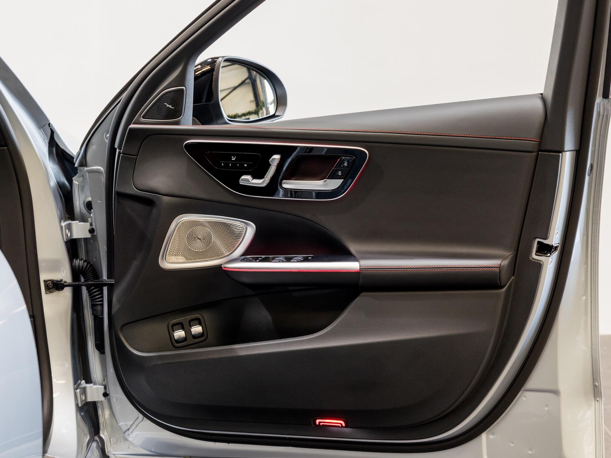 Mercedes-Benz C Class view 36