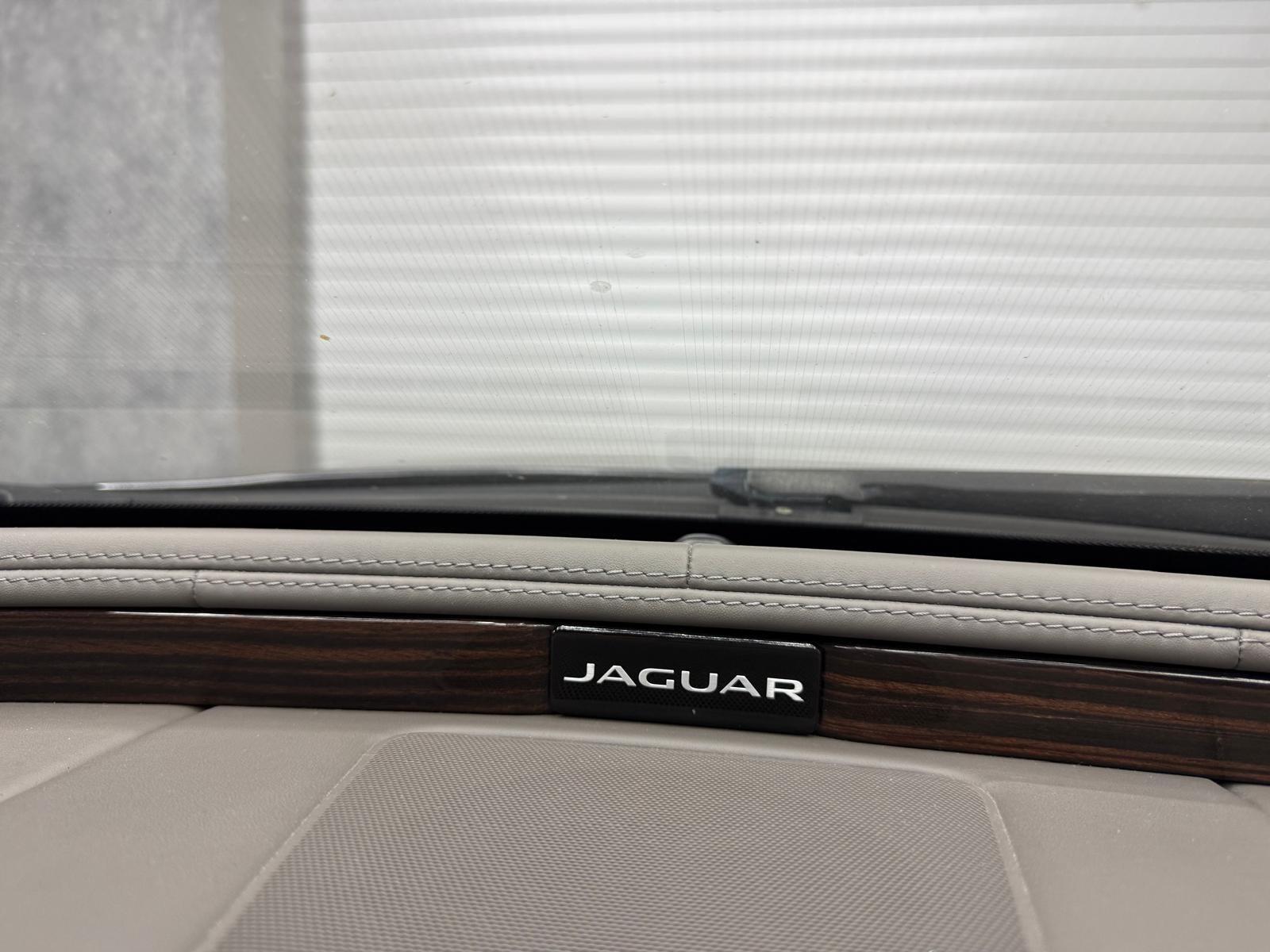Jaguar XJ view 22