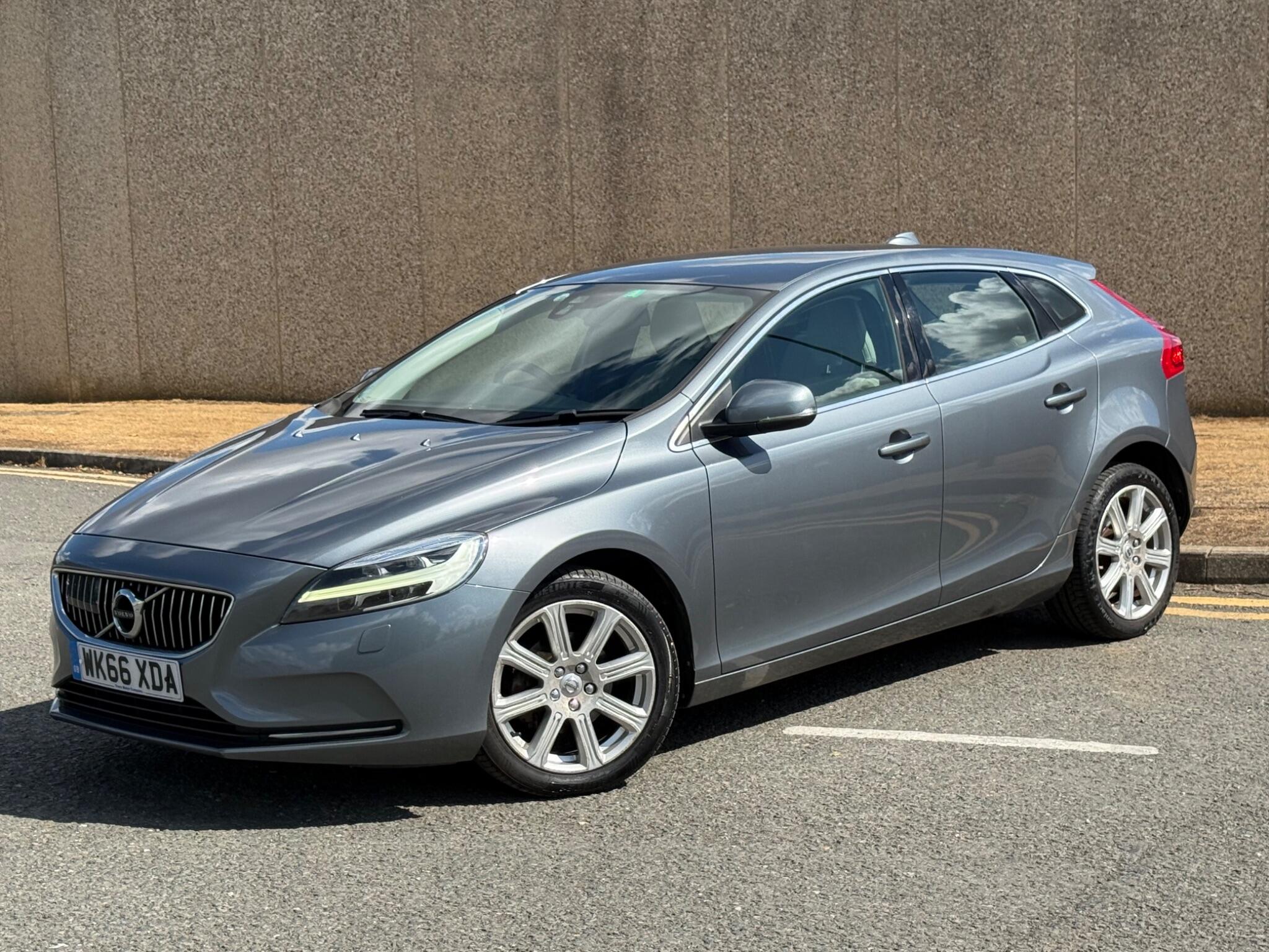 Volvo V40 view 4