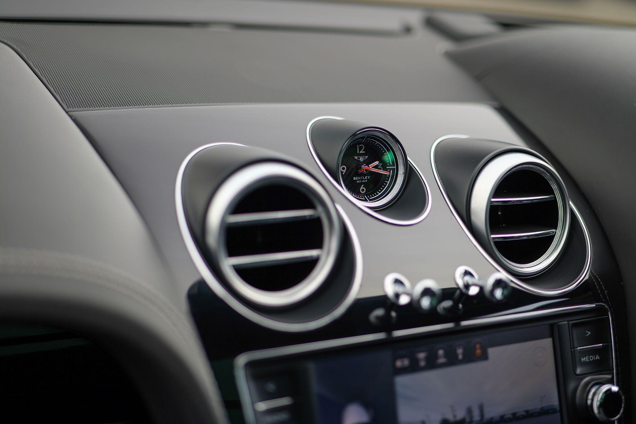 Bentley Bentayga view 18