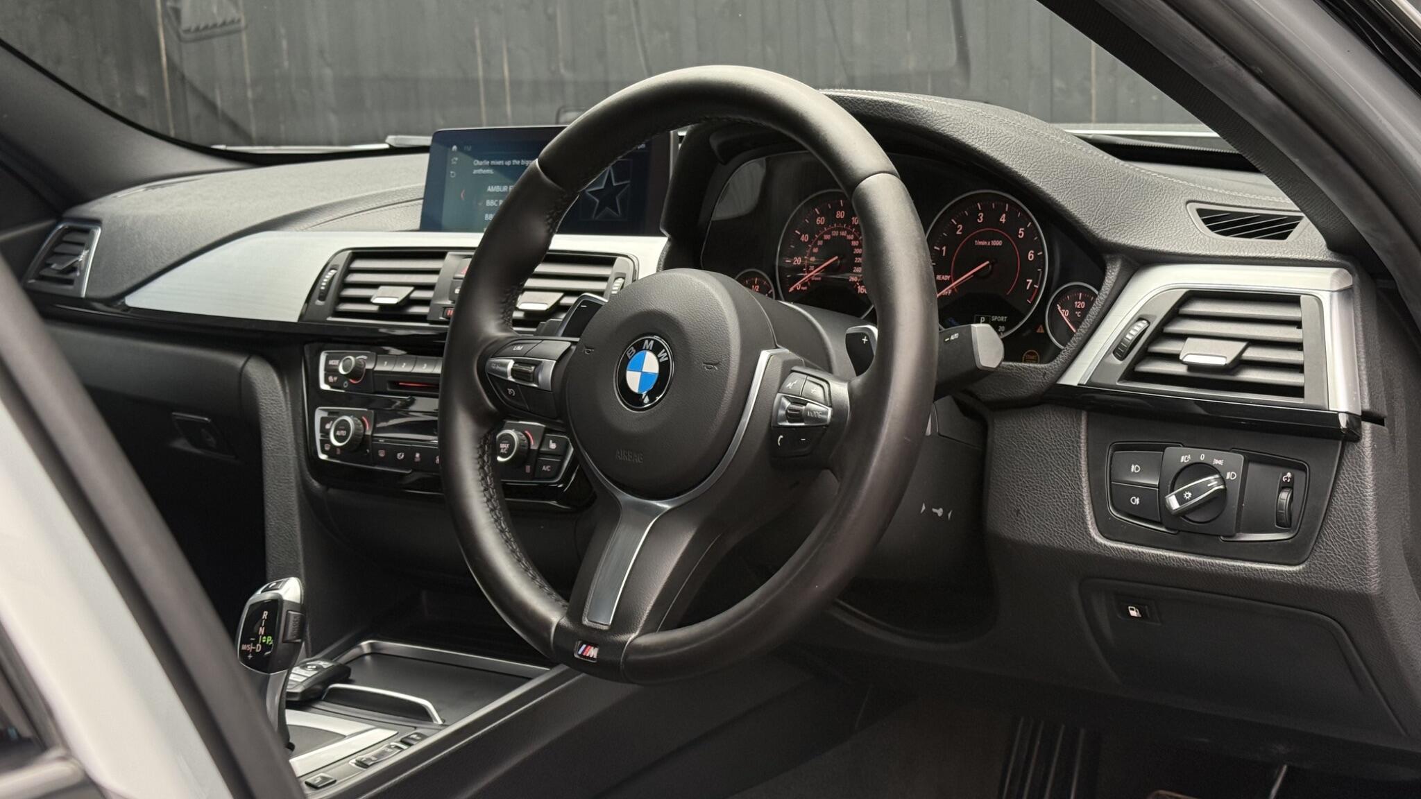 BMW 3 Series view 17