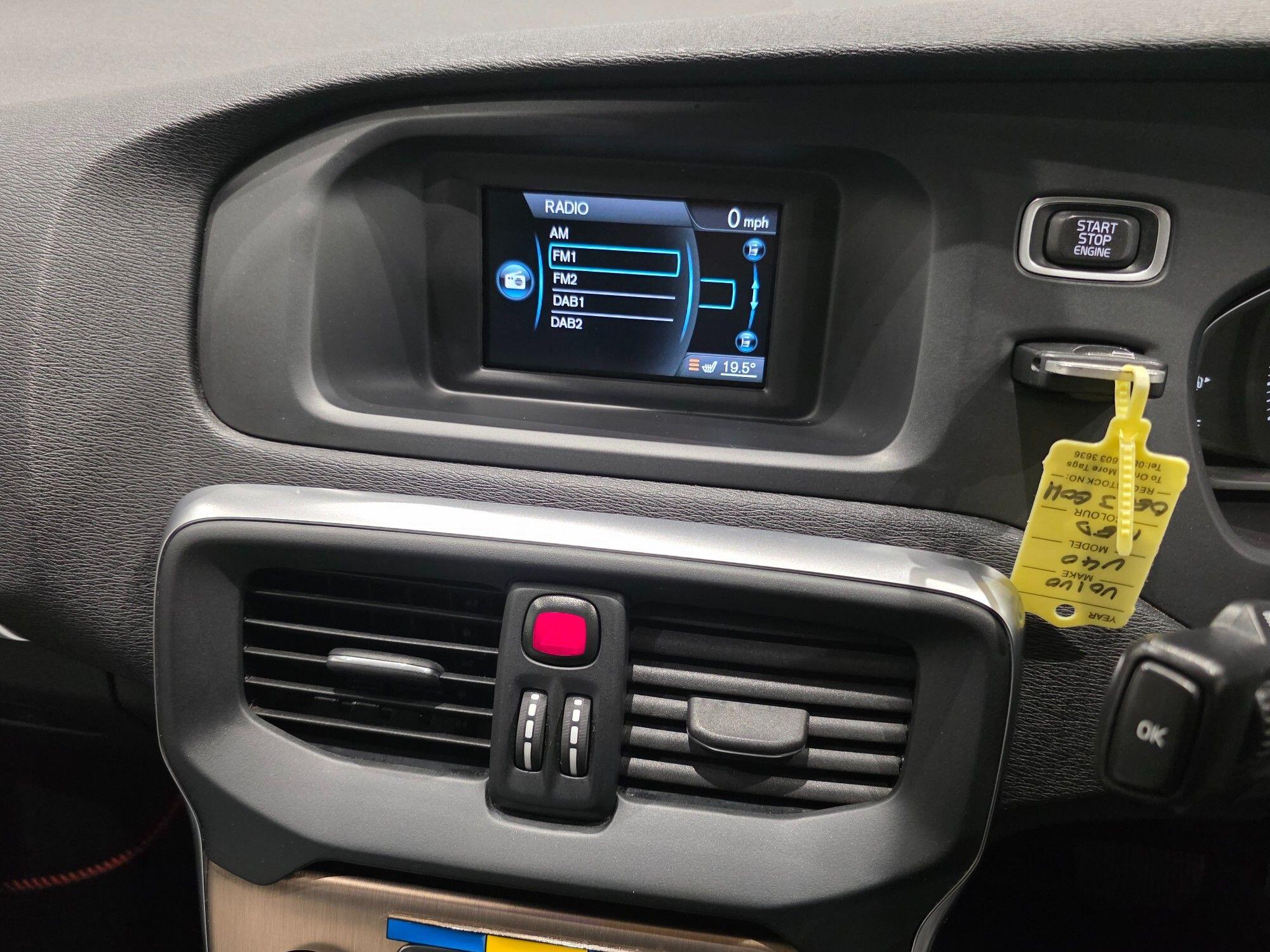 Volvo V40 Cross Country view 61