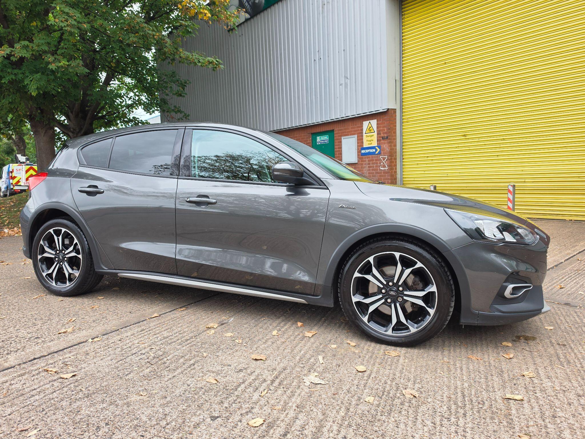 Ford Focus view 5