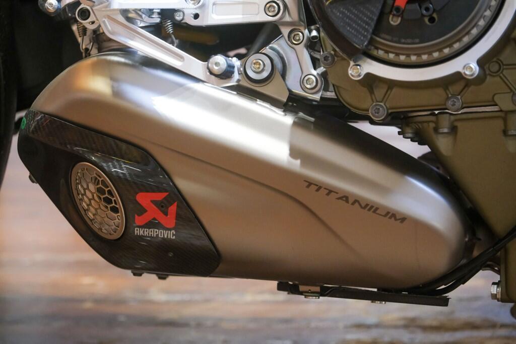 Ducati Streetfighter V4 view 27