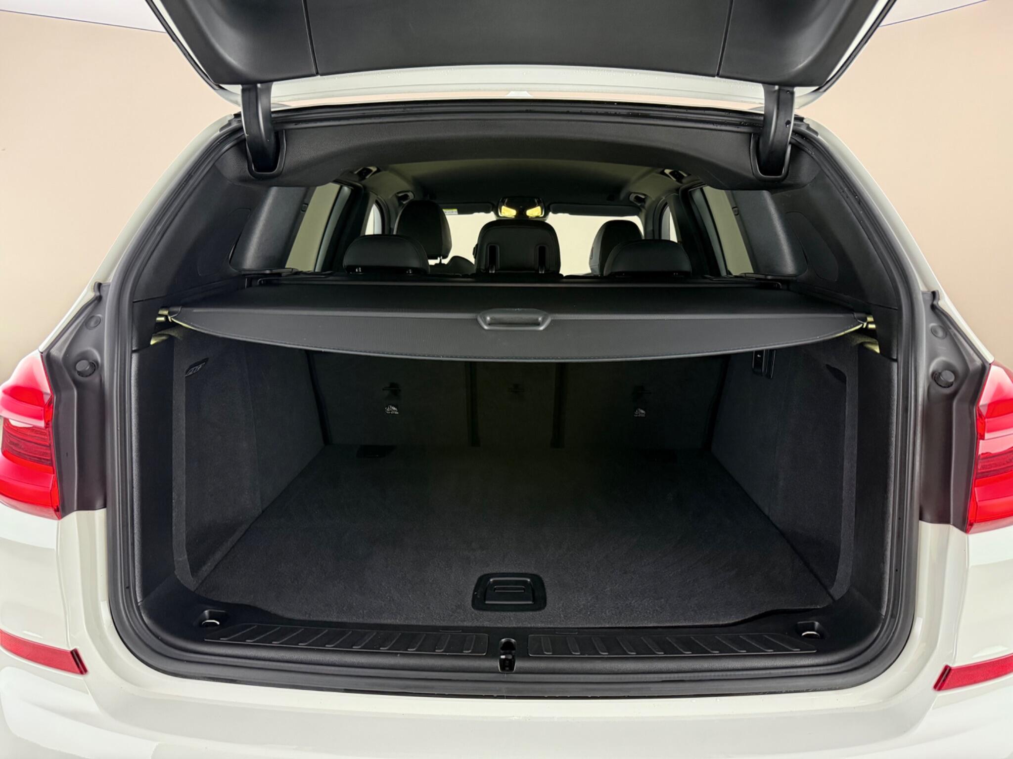 BMW X3 view 9