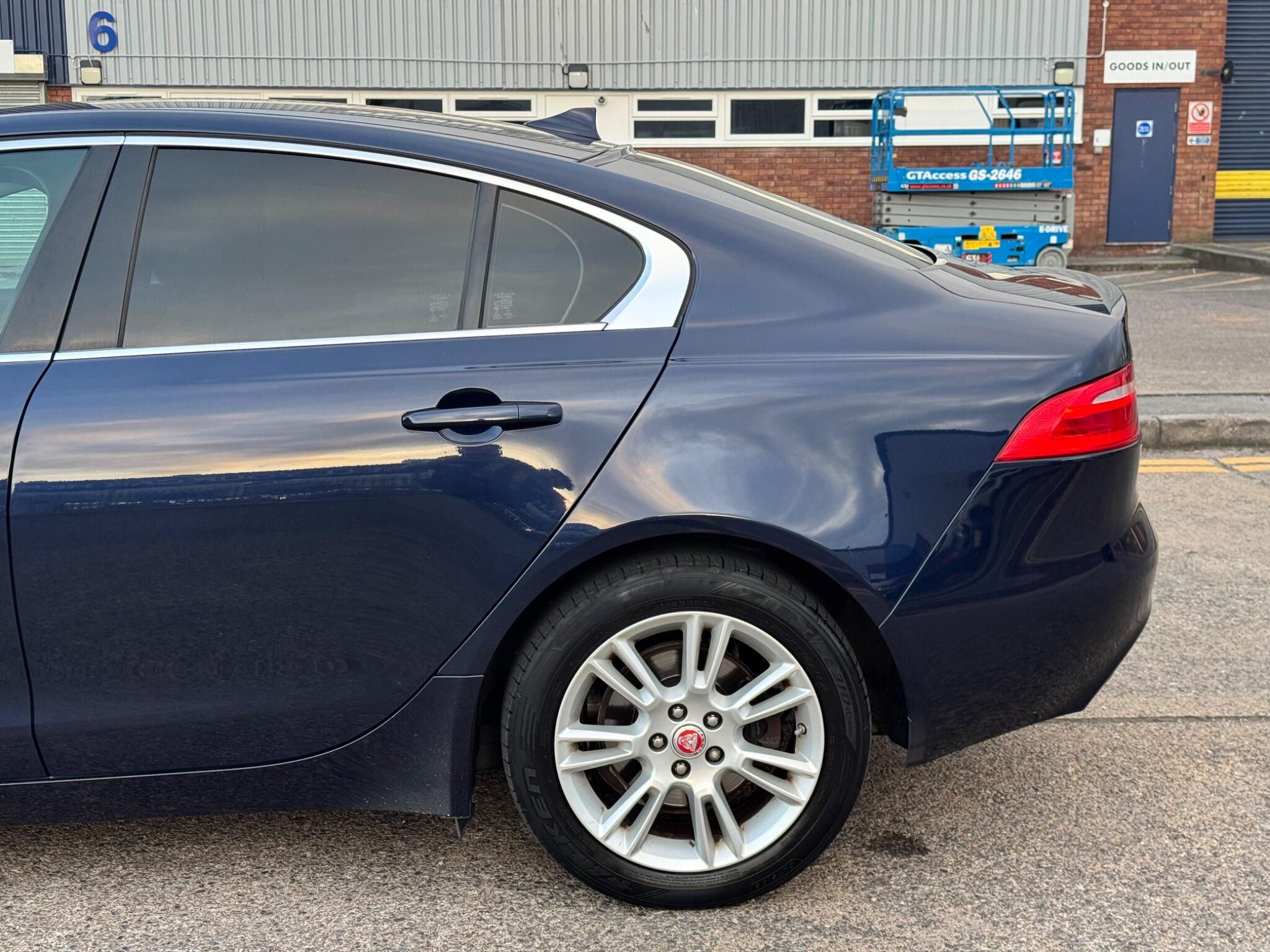 Jaguar Xe view 33