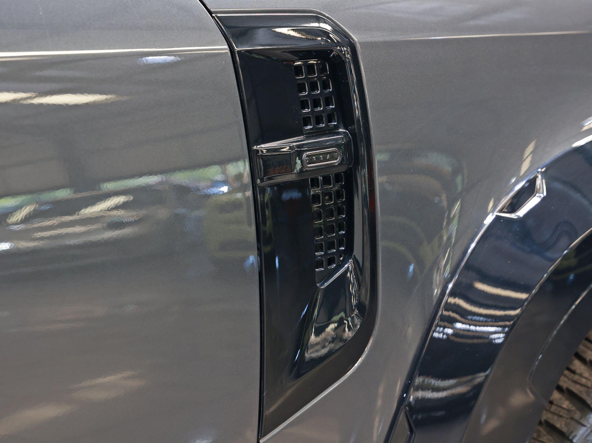 Land Rover Defender view 18