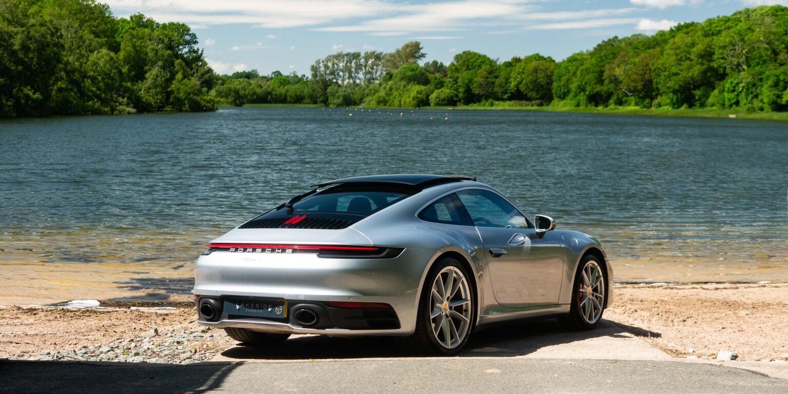 Porsche 911 view 6