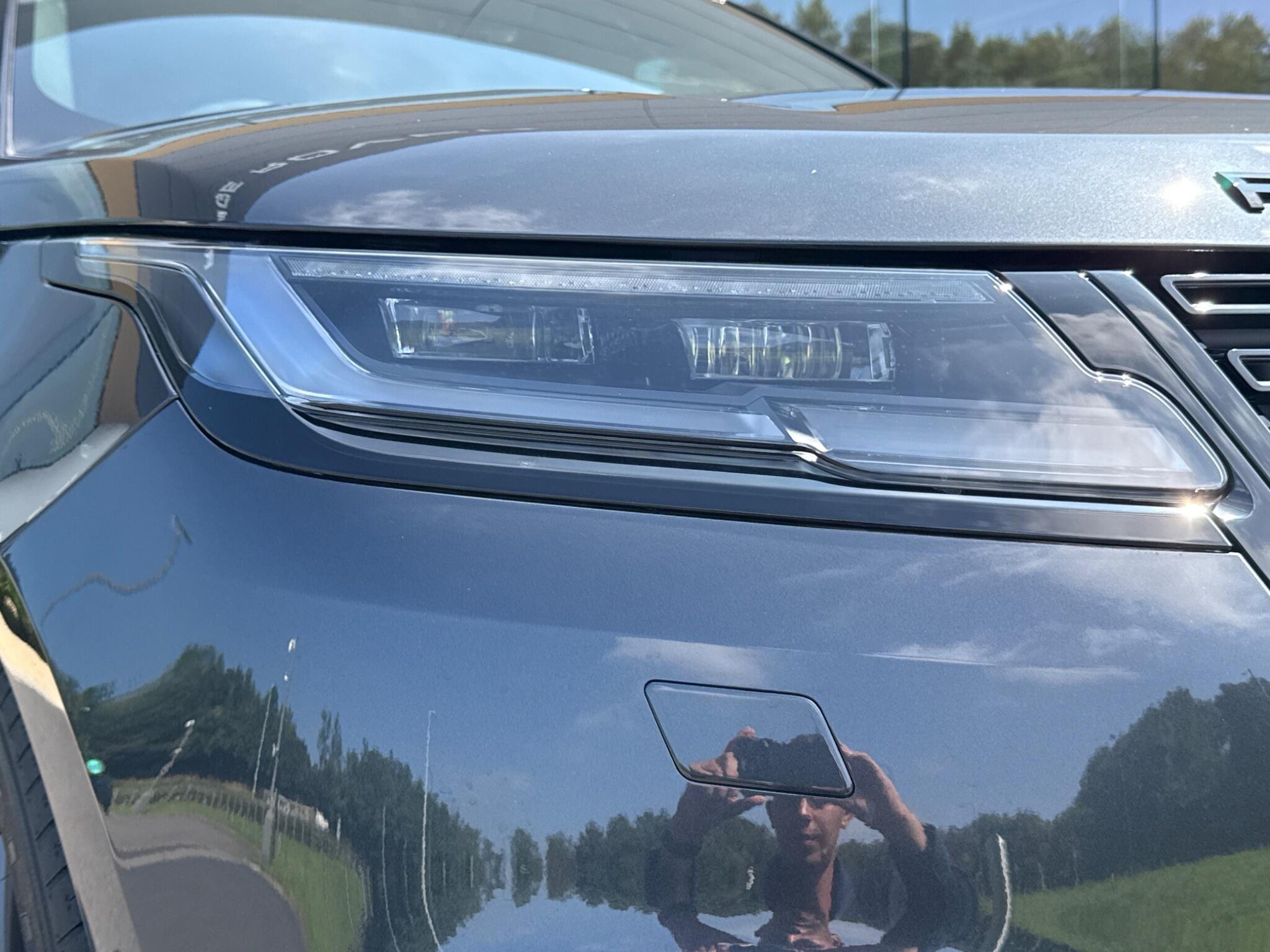 Land Rover Range Rover Velar view 13