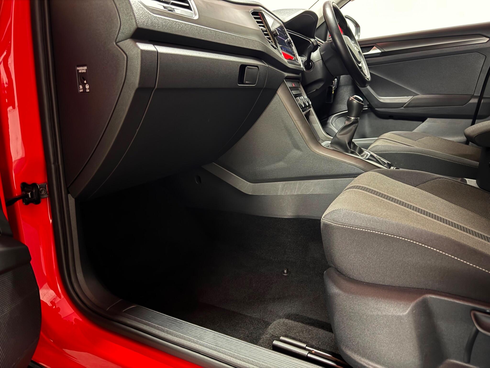 Volkswagen T-Roc view 18