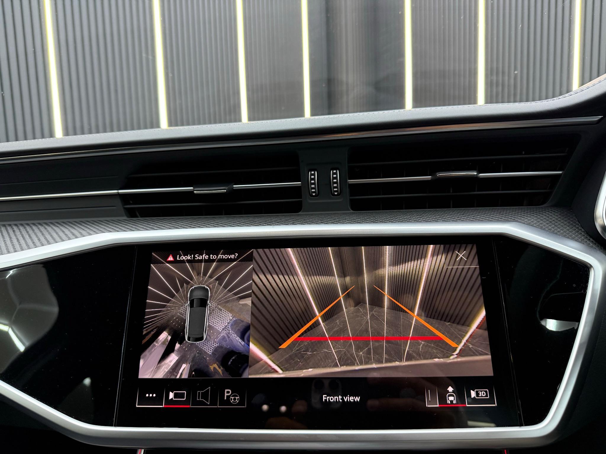Audi RS6 Avant view 10
