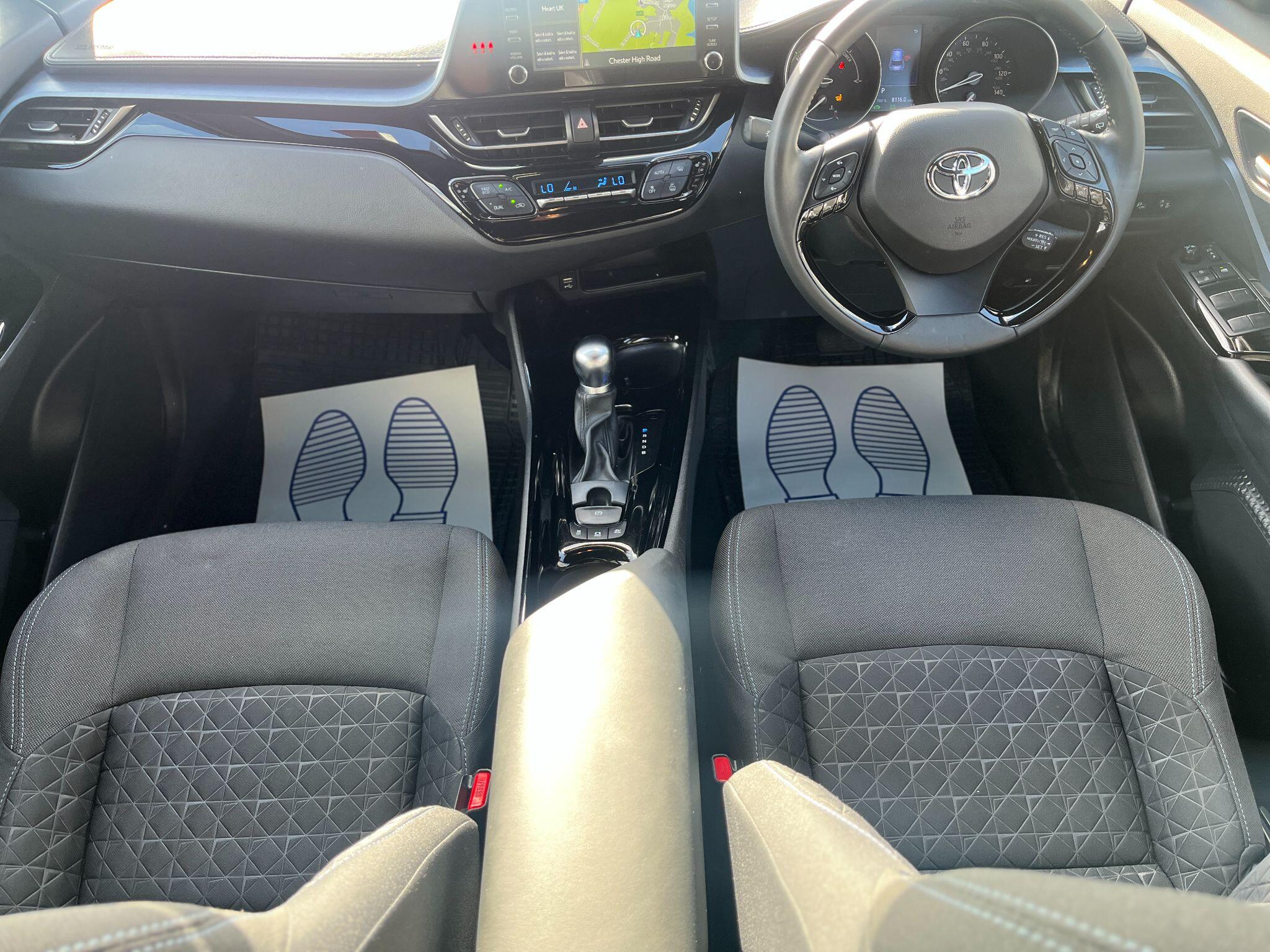Toyota C-HR view 25