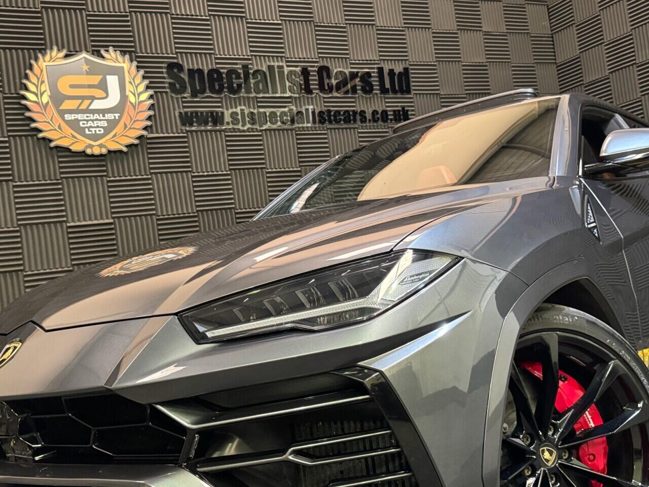 Lamborghini Urus view 6
