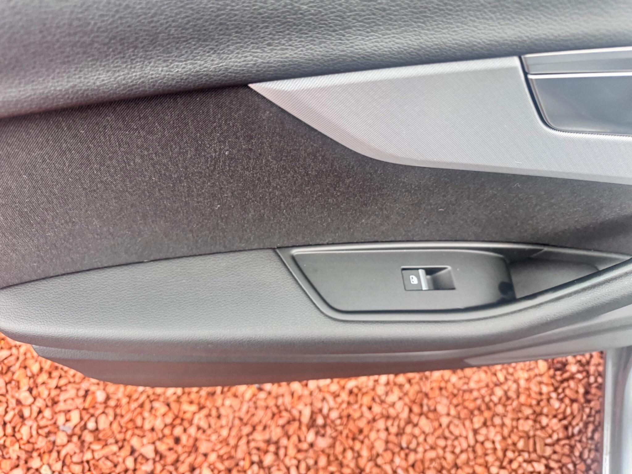 Audi A4 view 24