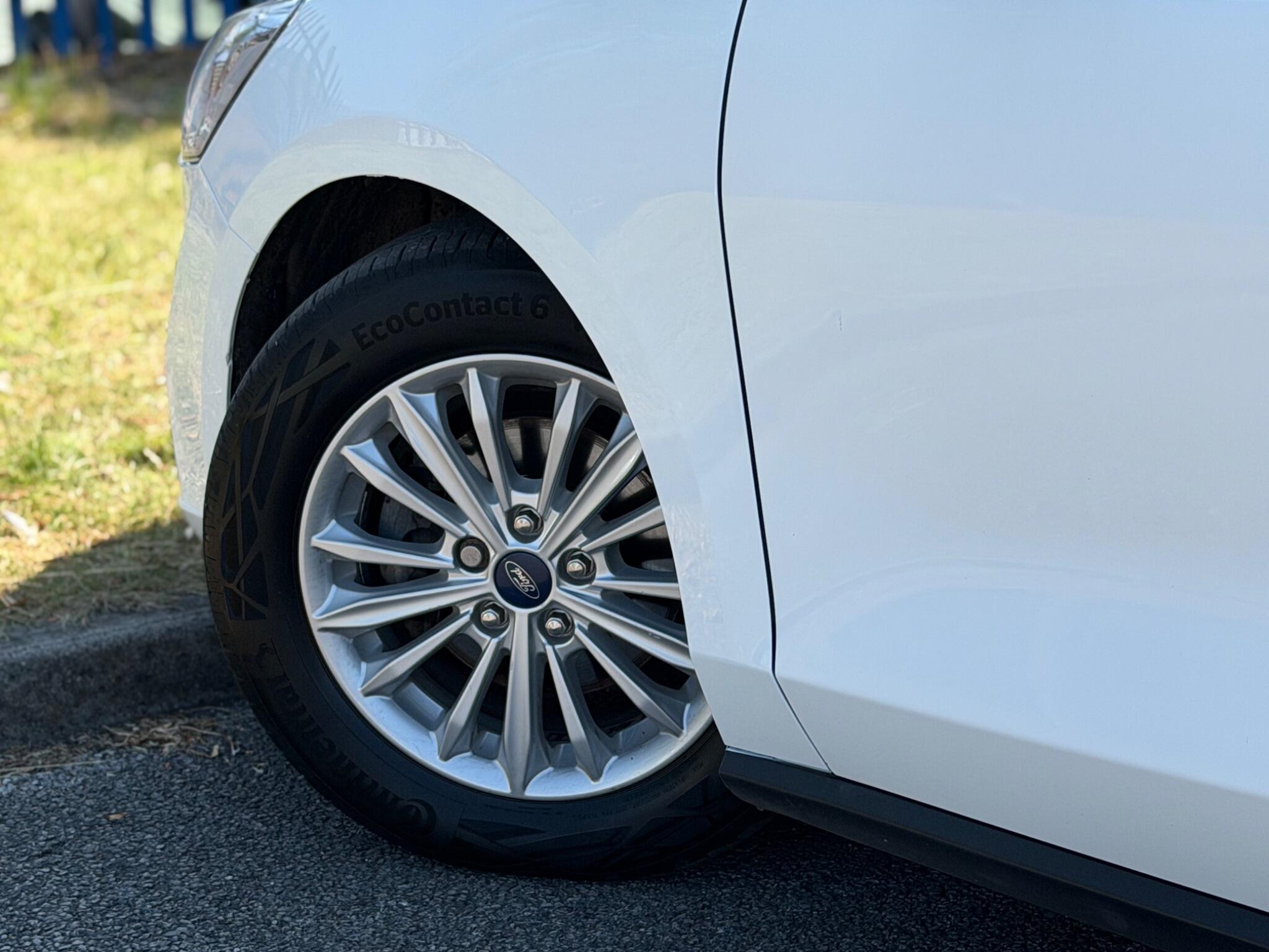 Ford Focus view 25