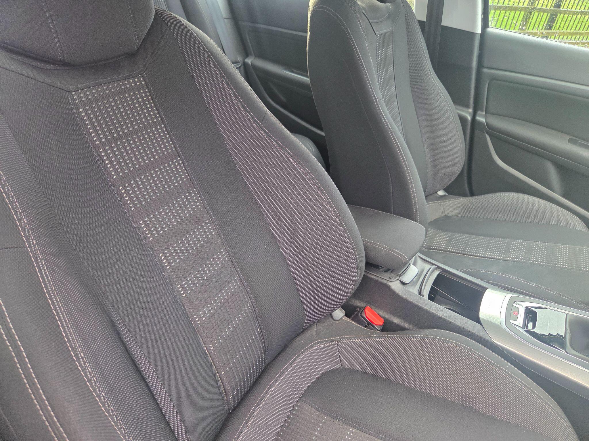 Peugeot 308 view 16